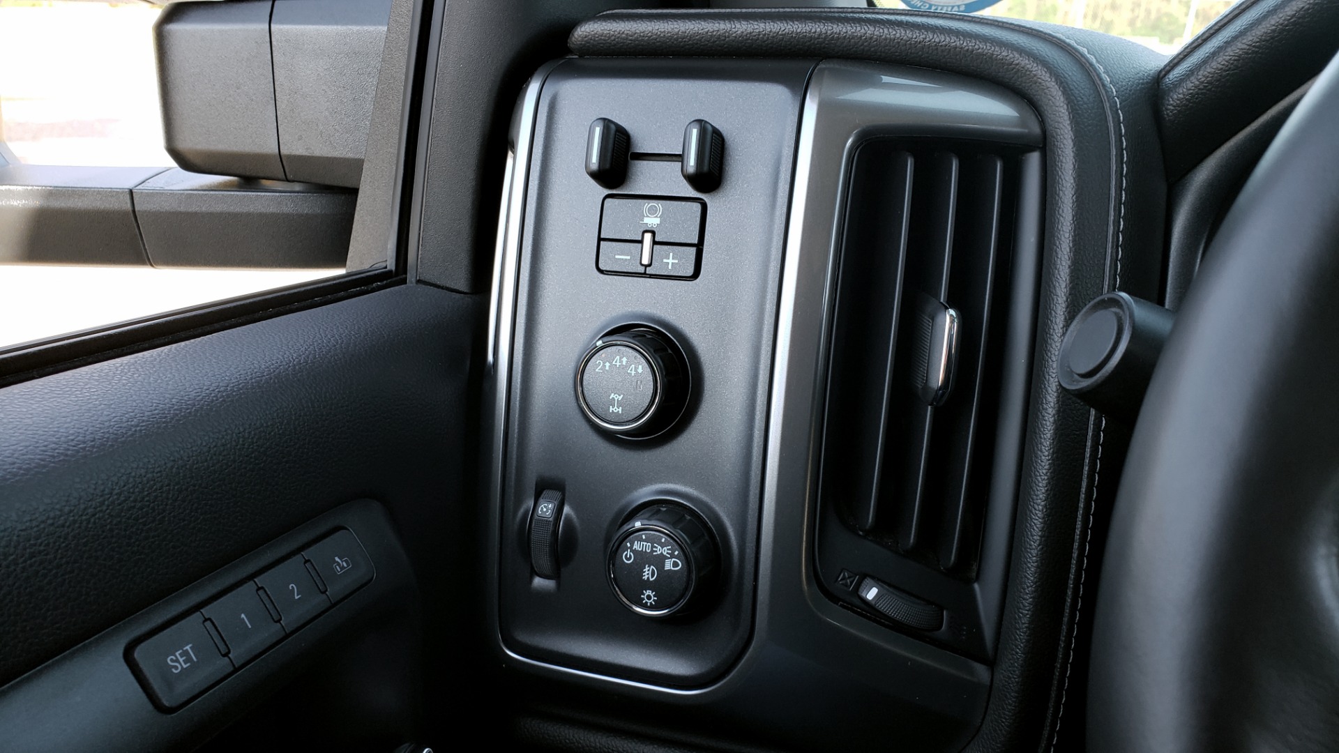 Used 2018 Chevrolet SILVERADO 2500HD LTZ 4WD CREWCAB / DURAMAX / ALLISON / NAV / BOSE / SUNROOF for sale Sold at Formula Imports in Charlotte NC 28227 54