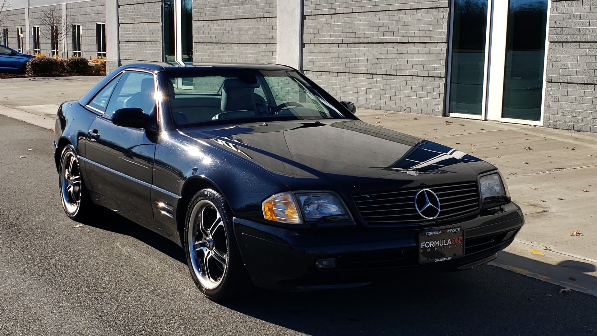 Used 1999 Mercedes-Benz SL-CLASS ROADSTER / 5.0L V8 (302HP) / 5-SPD AUTO / 18IN WHEELS for sale Sold at Formula Imports in Charlotte NC 28227 4
