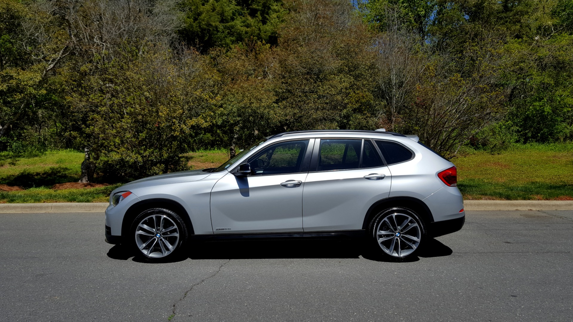 Used 2015 BMW X1 SDRIVE28I / SPORT LINE / PANO-ROOF / HTD STS / DUAL-ZONE CLIMATE for sale Sold at Formula Imports in Charlotte NC 28227 2