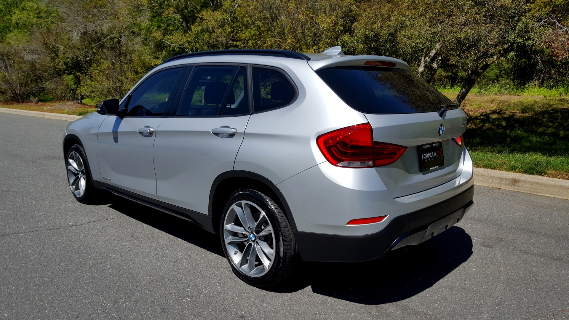 Used 2015 BMW X1 SDRIVE28I / SPORT LINE / PANO-ROOF / HTD STS / DUAL-ZONE CLIMATE for sale Sold at Formula Imports in Charlotte NC 28227 3