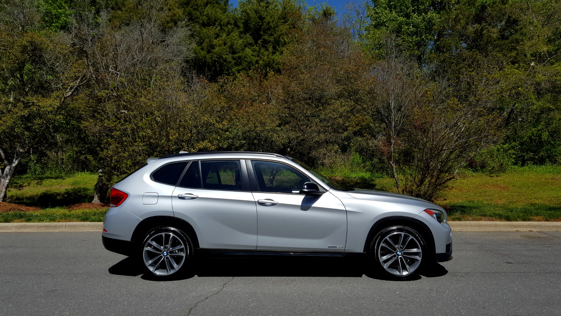 Used 2015 BMW X1 SDRIVE28I / SPORT LINE / PANO-ROOF / HTD STS / DUAL-ZONE CLIMATE for sale Sold at Formula Imports in Charlotte NC 28227 5