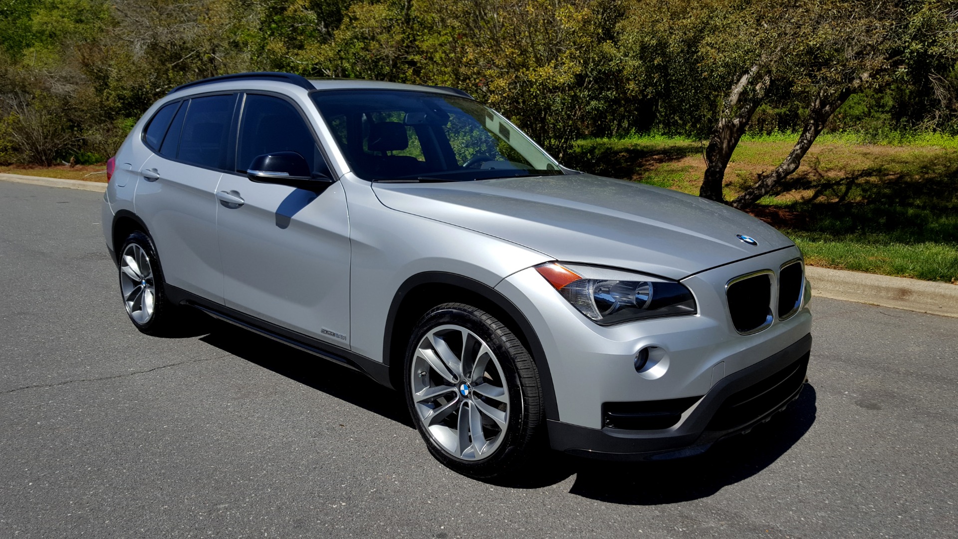 Used 2015 BMW X1 SDRIVE28I / SPORT LINE / PANO-ROOF / HTD STS / DUAL-ZONE CLIMATE for sale Sold at Formula Imports in Charlotte NC 28227 6