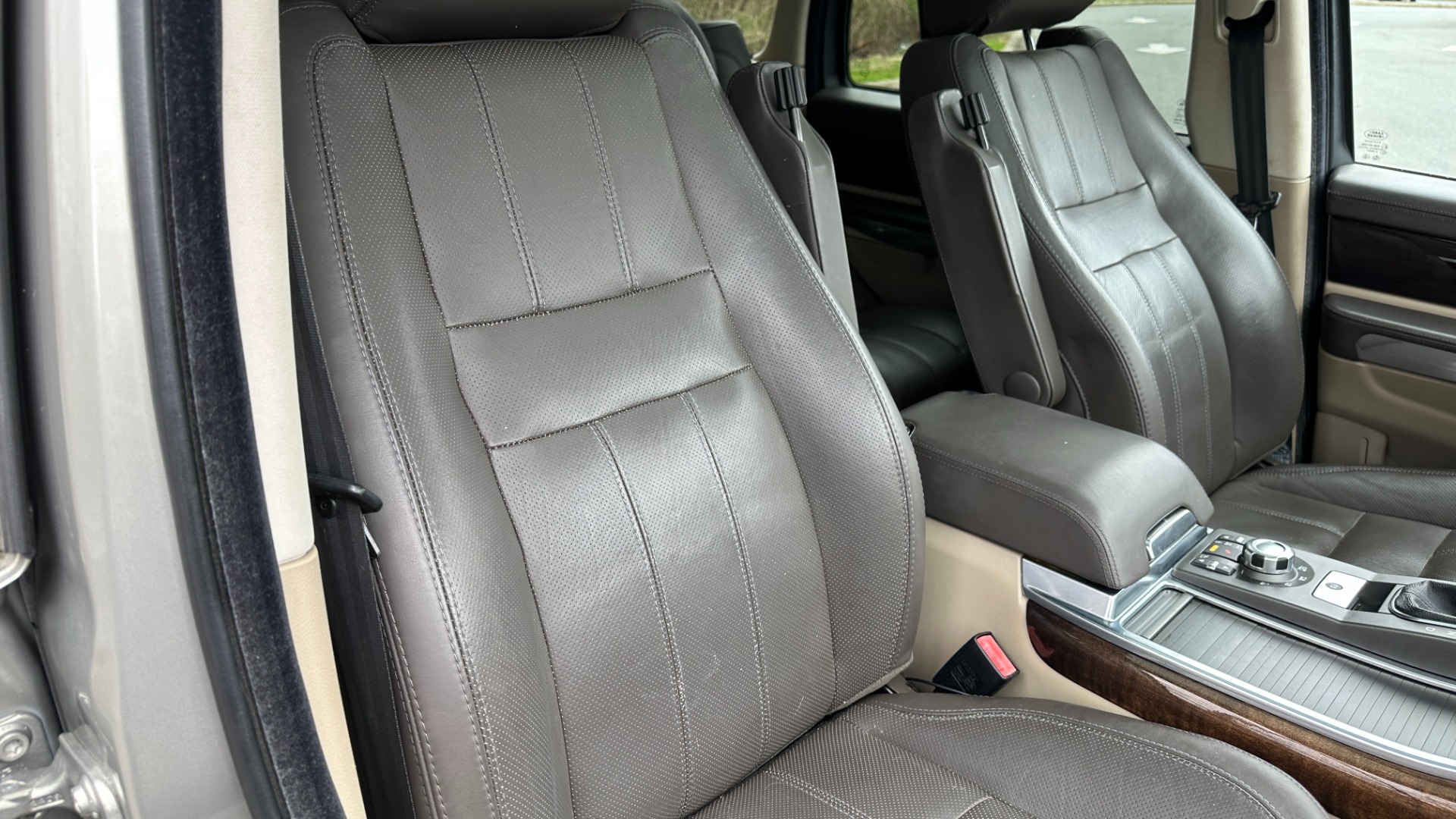 Used 2011 Land Rover Range Rover Sport HSE LUX / LEATHER / WOOD TRIM / LUXURY INTERIOR PKG / DIGITAL AND SAT RADIO for sale Sold at Formula Imports in Charlotte NC 28227 14