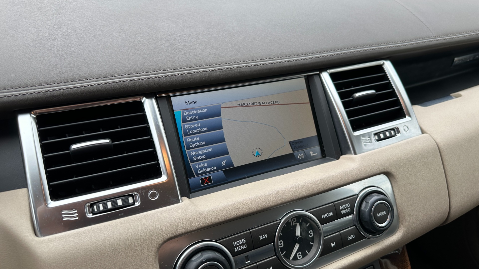 Used 2011 Land Rover Range Rover Sport HSE LUX / LEATHER / WOOD TRIM / LUXURY INTERIOR PKG / DIGITAL AND SAT RADIO for sale Sold at Formula Imports in Charlotte NC 28227 16