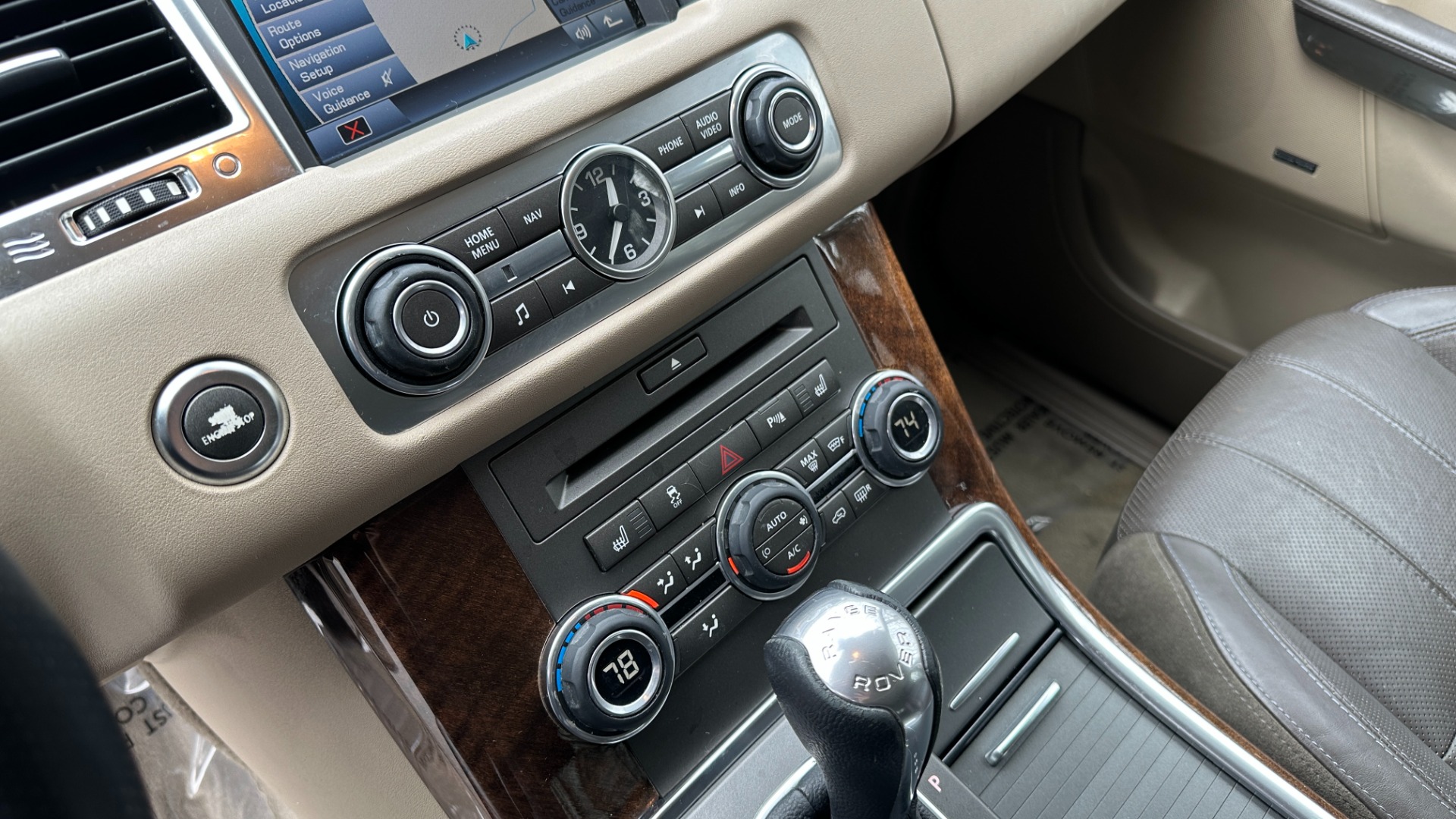 Used 2011 Land Rover Range Rover Sport HSE LUX / LEATHER / WOOD TRIM / LUXURY INTERIOR PKG / DIGITAL AND SAT RADIO for sale Sold at Formula Imports in Charlotte NC 28227 17