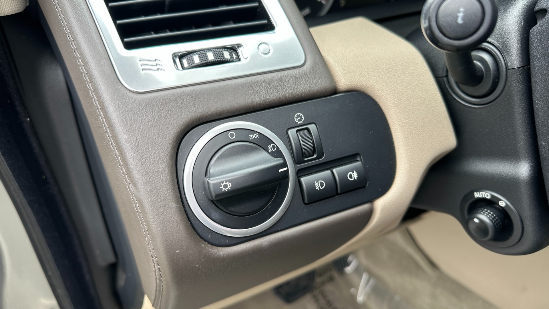 Used 2011 Land Rover Range Rover Sport HSE LUX / LEATHER / WOOD TRIM / LUXURY INTERIOR PKG / DIGITAL AND SAT RADIO for sale Sold at Formula Imports in Charlotte NC 28227 29