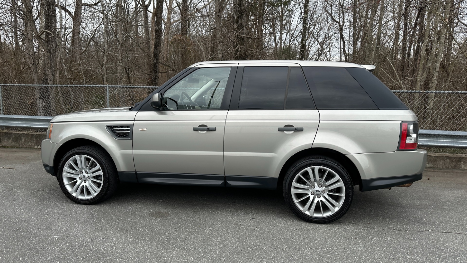 Used 2011 Land Rover Range Rover Sport HSE LUX / LEATHER / WOOD TRIM / LUXURY INTERIOR PKG / DIGITAL AND SAT RADIO for sale Sold at Formula Imports in Charlotte NC 28227 3