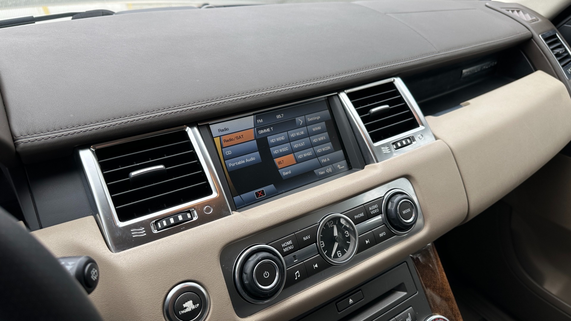 Used 2011 Land Rover Range Rover Sport HSE LUX for sale Sold at Formula Imports in Charlotte NC 28227 32