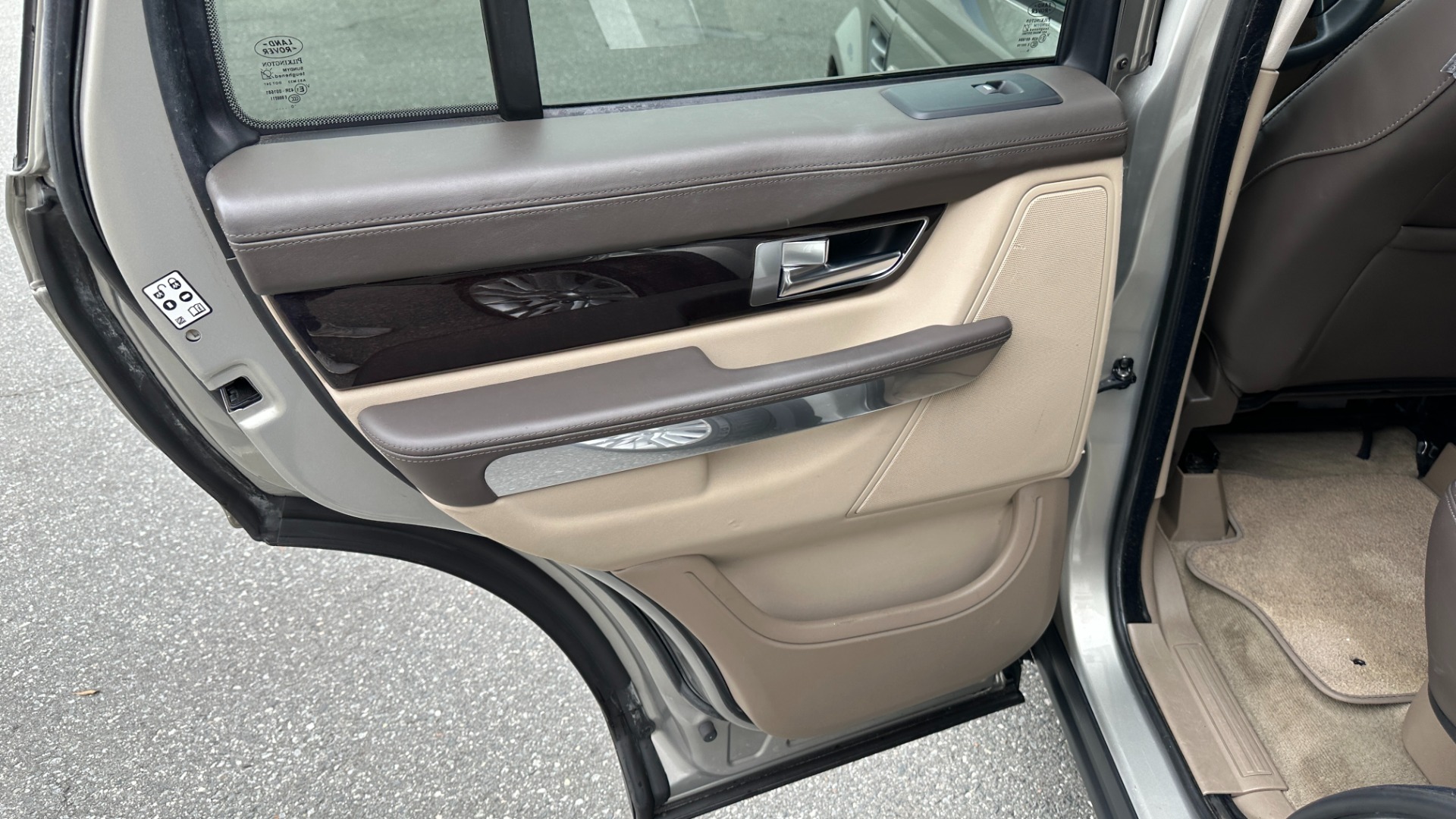Used 2011 Land Rover Range Rover Sport HSE LUX / LEATHER / WOOD TRIM / LUXURY INTERIOR PKG / DIGITAL AND SAT RADIO for sale Sold at Formula Imports in Charlotte NC 28227 33