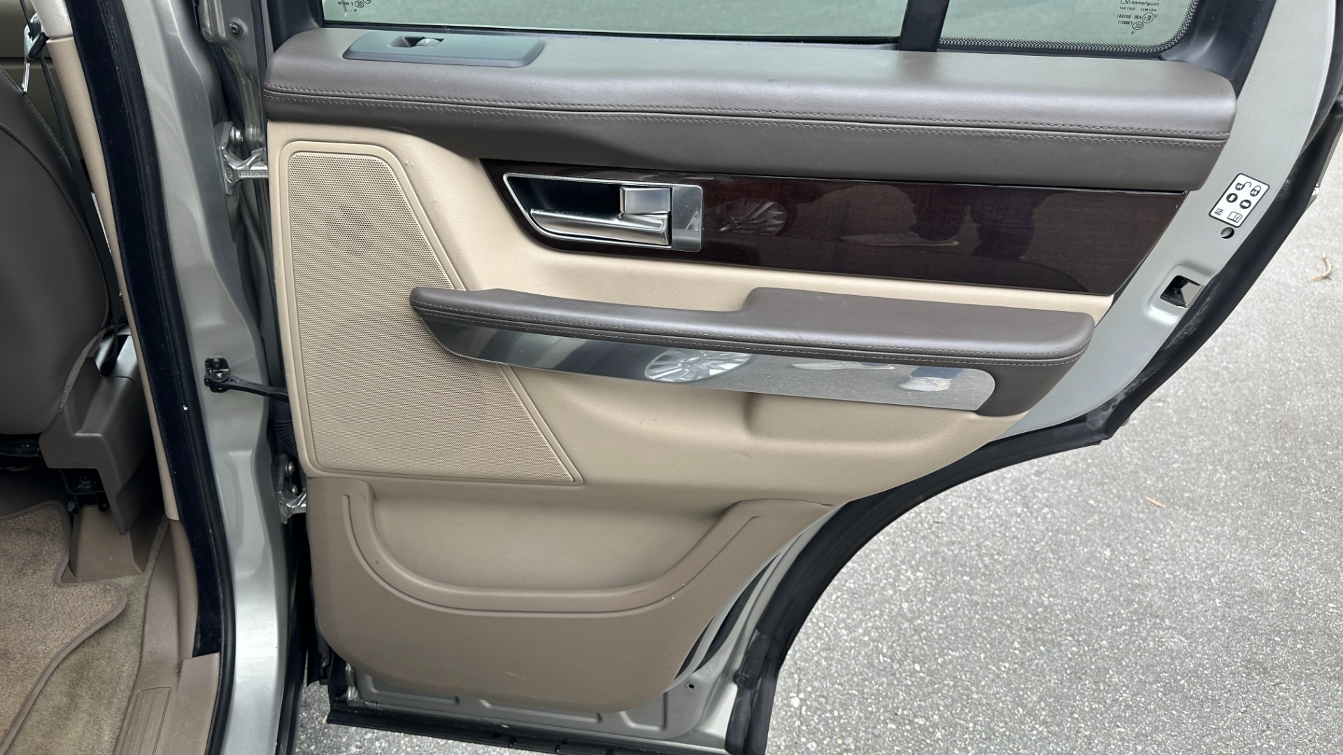 Used 2011 Land Rover Range Rover Sport HSE LUX for sale Sold at Formula Imports in Charlotte NC 28227 34