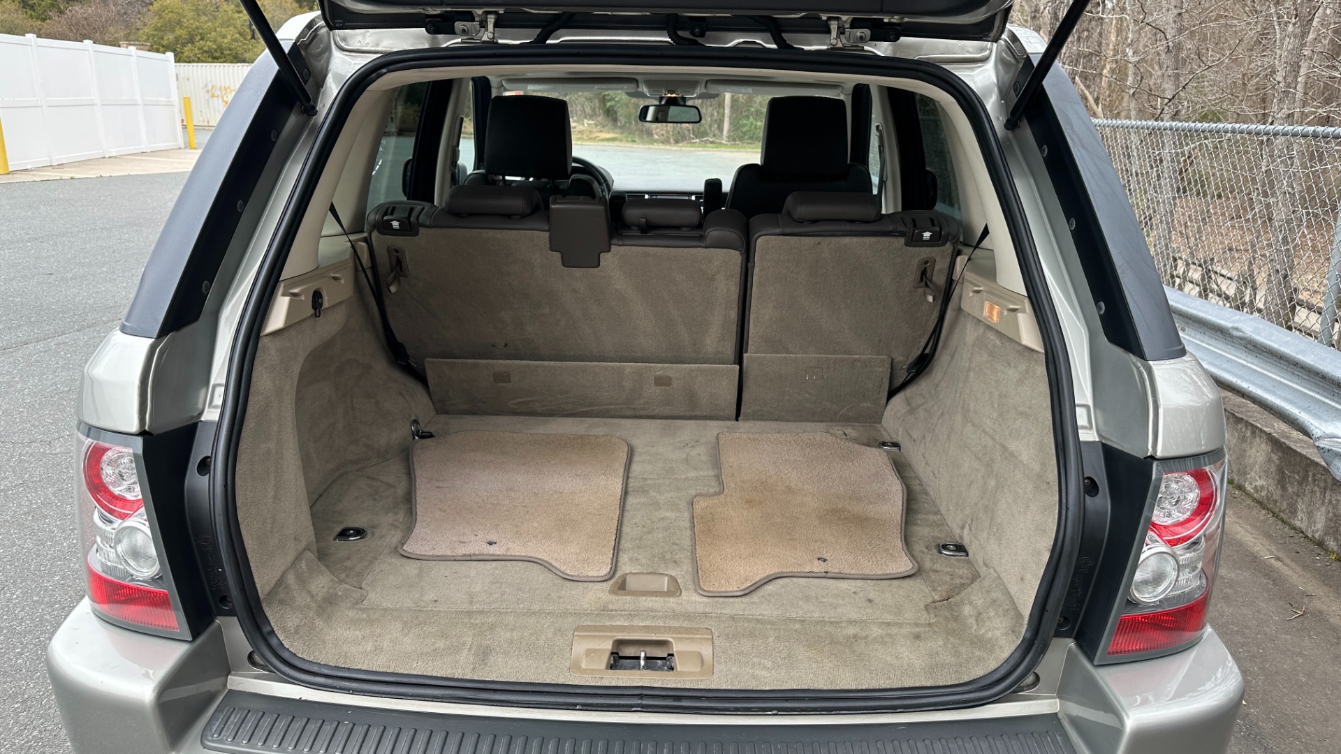 Used 2011 Land Rover Range Rover Sport HSE LUX / LEATHER / WOOD TRIM / LUXURY INTERIOR PKG / DIGITAL AND SAT RADIO for sale Sold at Formula Imports in Charlotte NC 28227 37