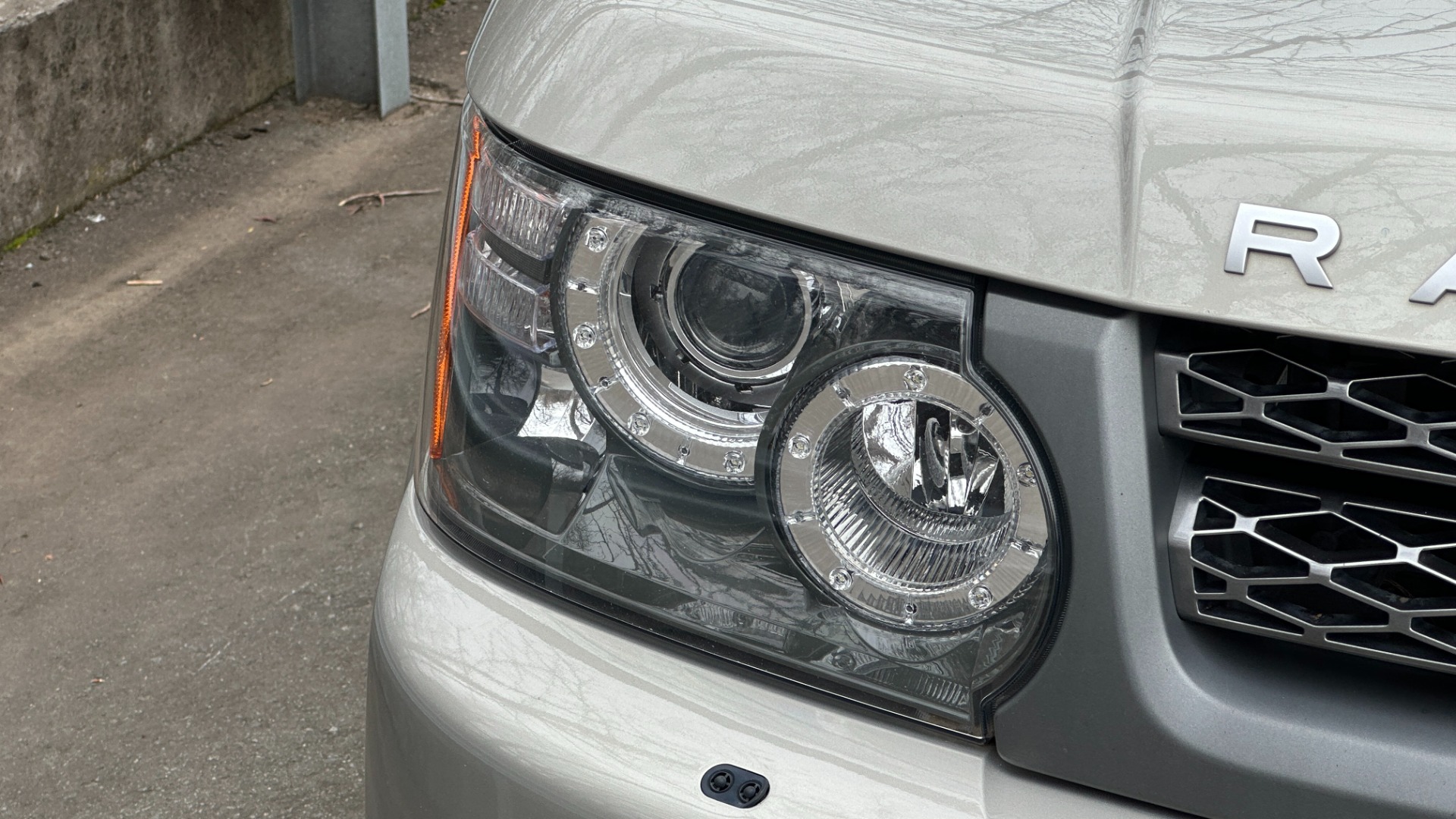 Used 2011 Land Rover Range Rover Sport HSE LUX for sale Sold at Formula Imports in Charlotte NC 28227 42