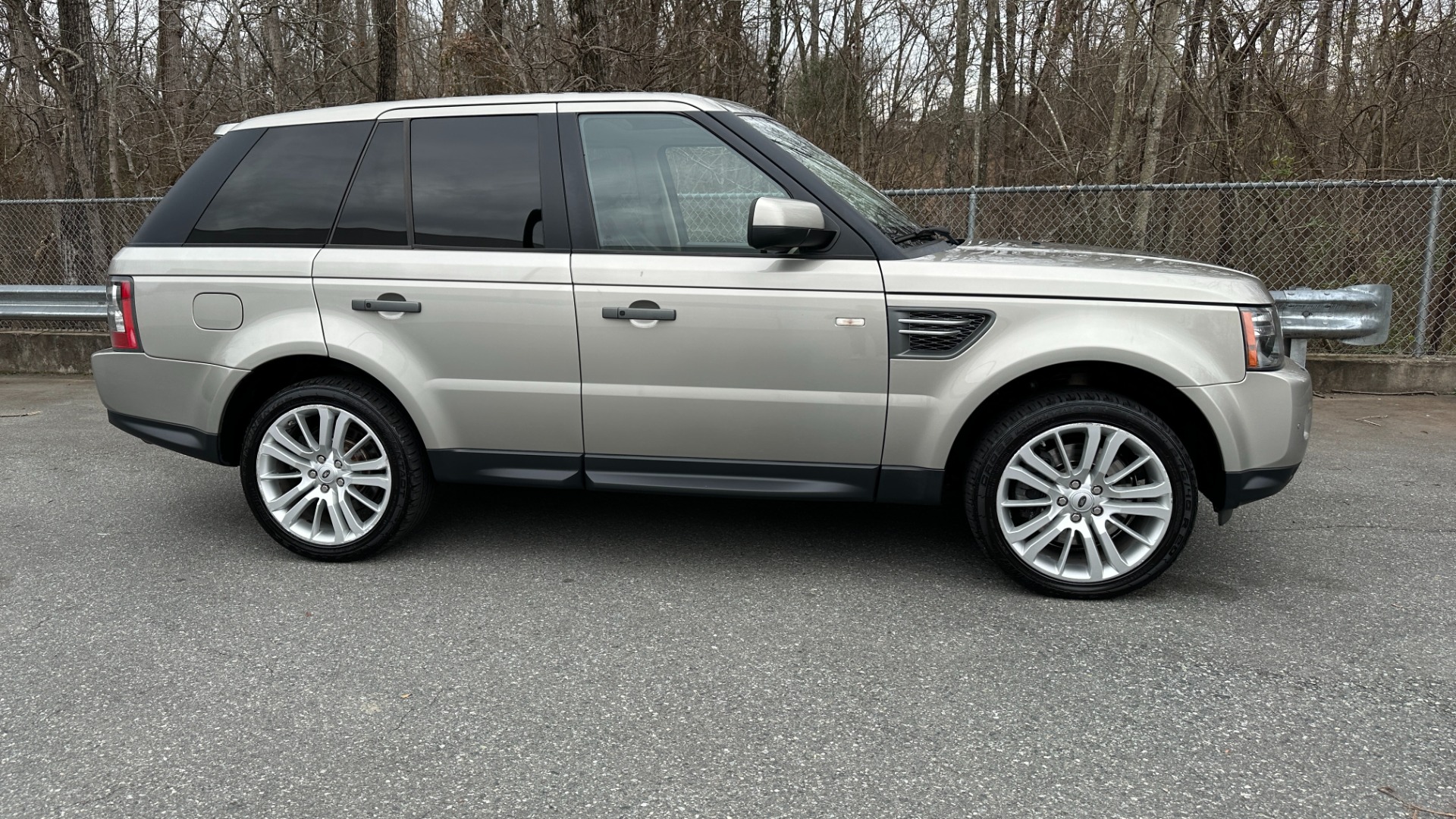 Used 2011 Land Rover Range Rover Sport HSE LUX for sale Sold at Formula Imports in Charlotte NC 28227 6