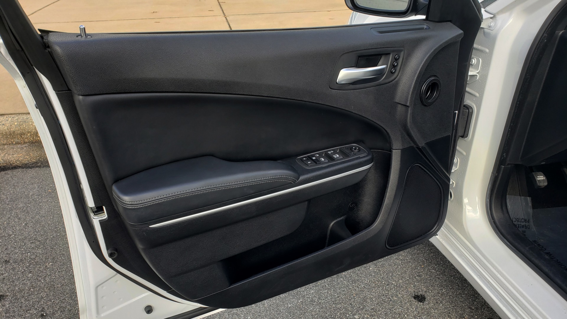 Used 2020 Dodge CHARGER SXT / RWD / V6 / 8-SPD AUTO / LTHR / HTD STS / SUNROOF / REARVIEW for sale Sold at Formula Imports in Charlotte NC 28227 30