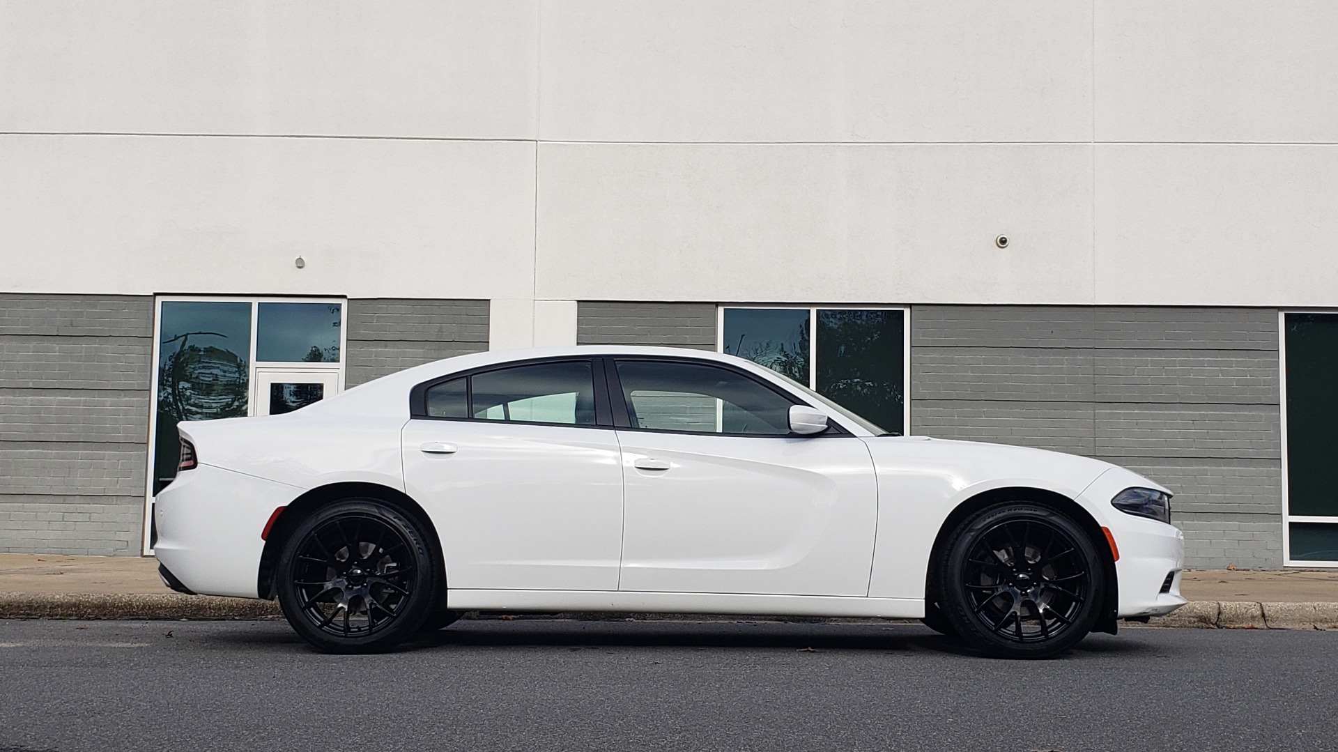 Used 2020 Dodge CHARGER SXT / RWD / V6 / 8-SPD AUTO / LTHR / HTD STS / SUNROOF / REARVIEW for sale Sold at Formula Imports in Charlotte NC 28227 4