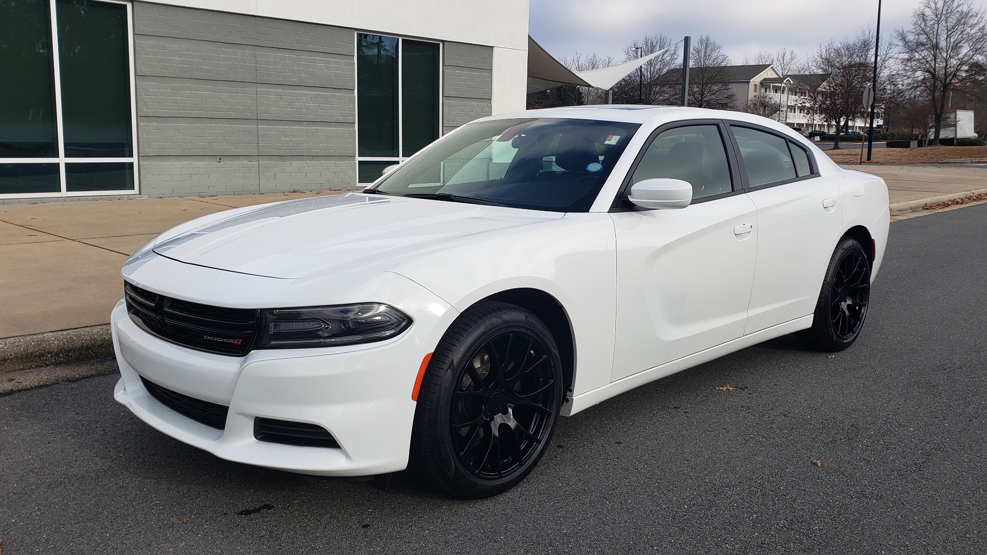 Used 2020 Dodge CHARGER SXT / RWD / V6 / 8-SPD AUTO / LTHR / HTD STS / SUNROOF / REARVIEW for sale Sold at Formula Imports in Charlotte NC 28227 5