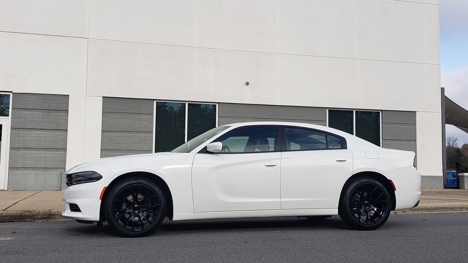 Used 2020 Dodge CHARGER SXT / RWD / V6 / 8-SPD AUTO / LTHR / HTD STS / SUNROOF / REARVIEW for sale Sold at Formula Imports in Charlotte NC 28227 7