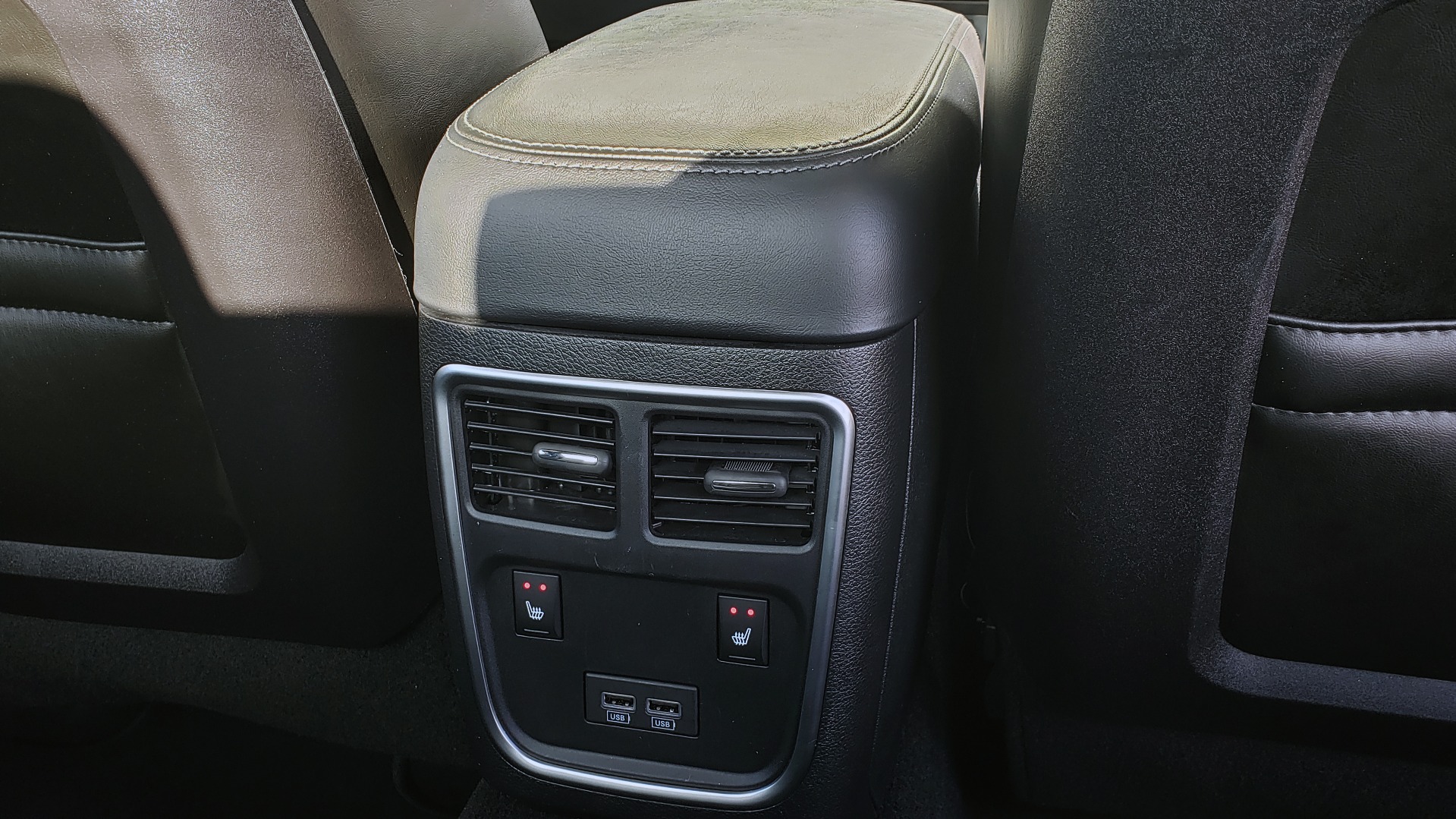 Used 2020 Dodge CHARGER SXT / RWD / V6 / 8-SPD AUTO / LTHR / HTD STS / SUNROOF / REARVIEW for sale Sold at Formula Imports in Charlotte NC 28227 70