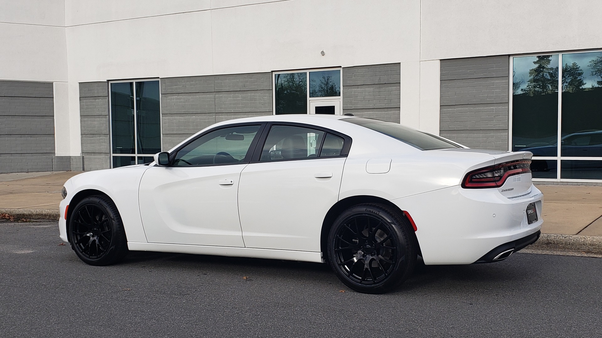 Used 2020 Dodge CHARGER SXT / RWD / V6 / 8-SPD AUTO / LTHR / HTD STS / SUNROOF / REARVIEW for sale Sold at Formula Imports in Charlotte NC 28227 8