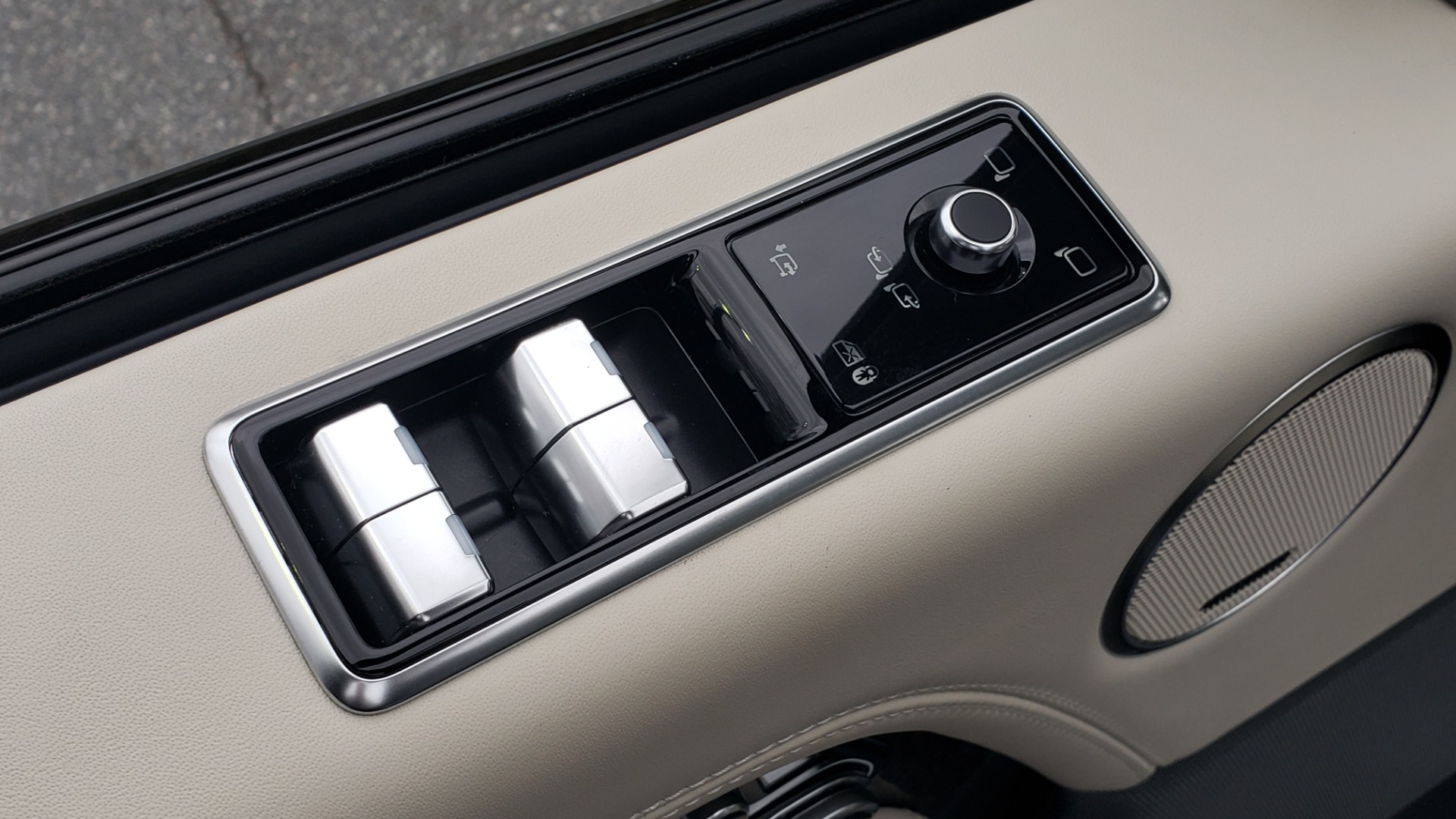Used 2018 Land Rover RANGE ROVER AUTOBIOGRAPHY SC V8 / LONG / NAV / PANOROOF / ENT SYS / REARVIEW for sale Sold at Formula Imports in Charlotte NC 28227 39
