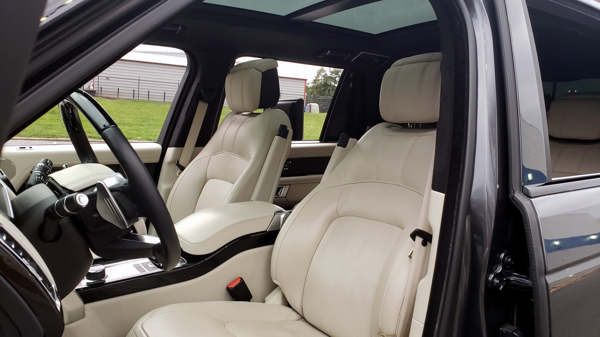 Used 2018 Land Rover RANGE ROVER AUTOBIOGRAPHY SC V8 / LONG / NAV / PANOROOF / ENT SYS / REARVIEW for sale Sold at Formula Imports in Charlotte NC 28227 42
