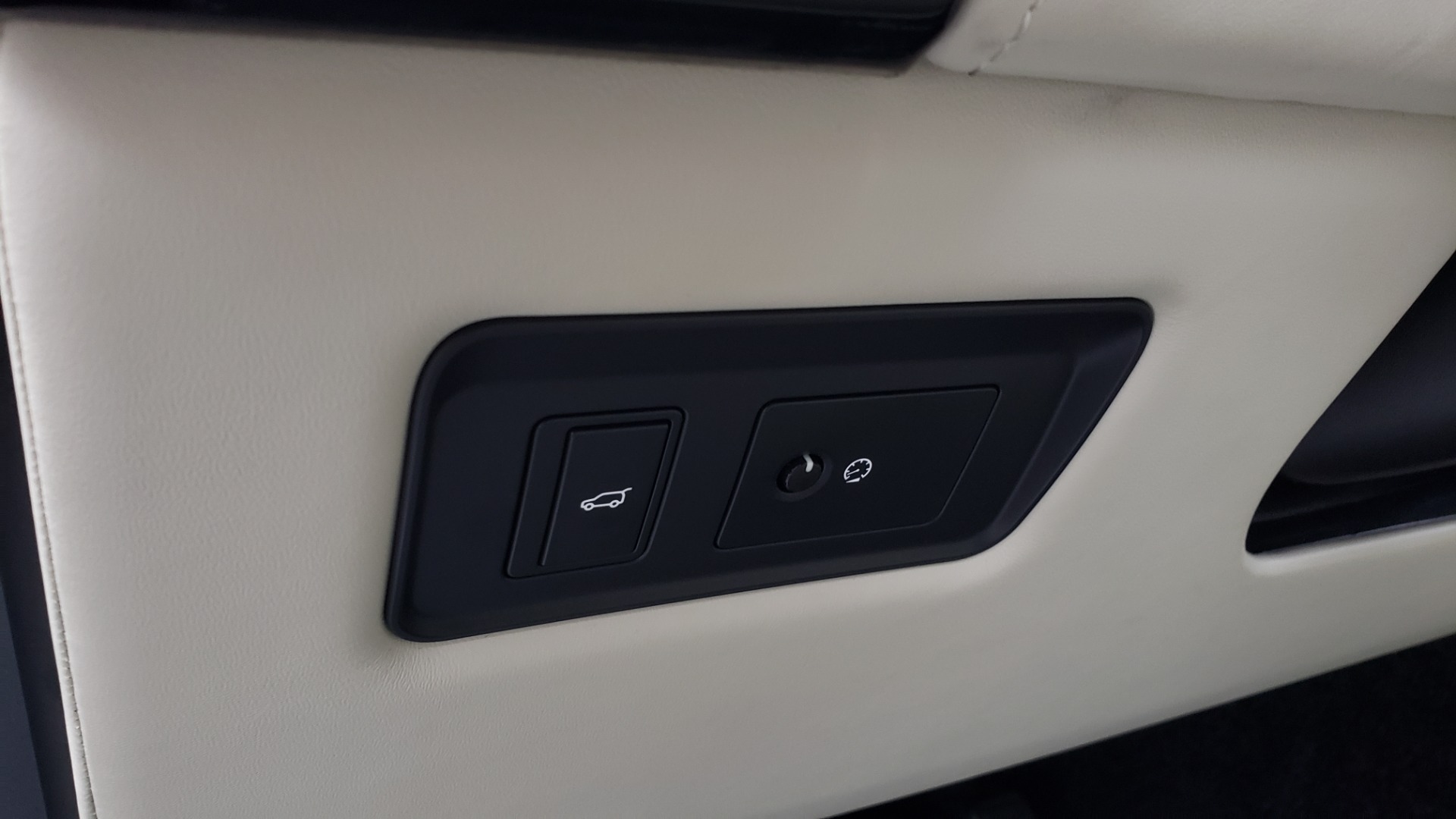 Used 2018 Land Rover RANGE ROVER AUTOBIOGRAPHY SC V8 / LONG / NAV / PANOROOF / ENT SYS / REARVIEW for sale Sold at Formula Imports in Charlotte NC 28227 45