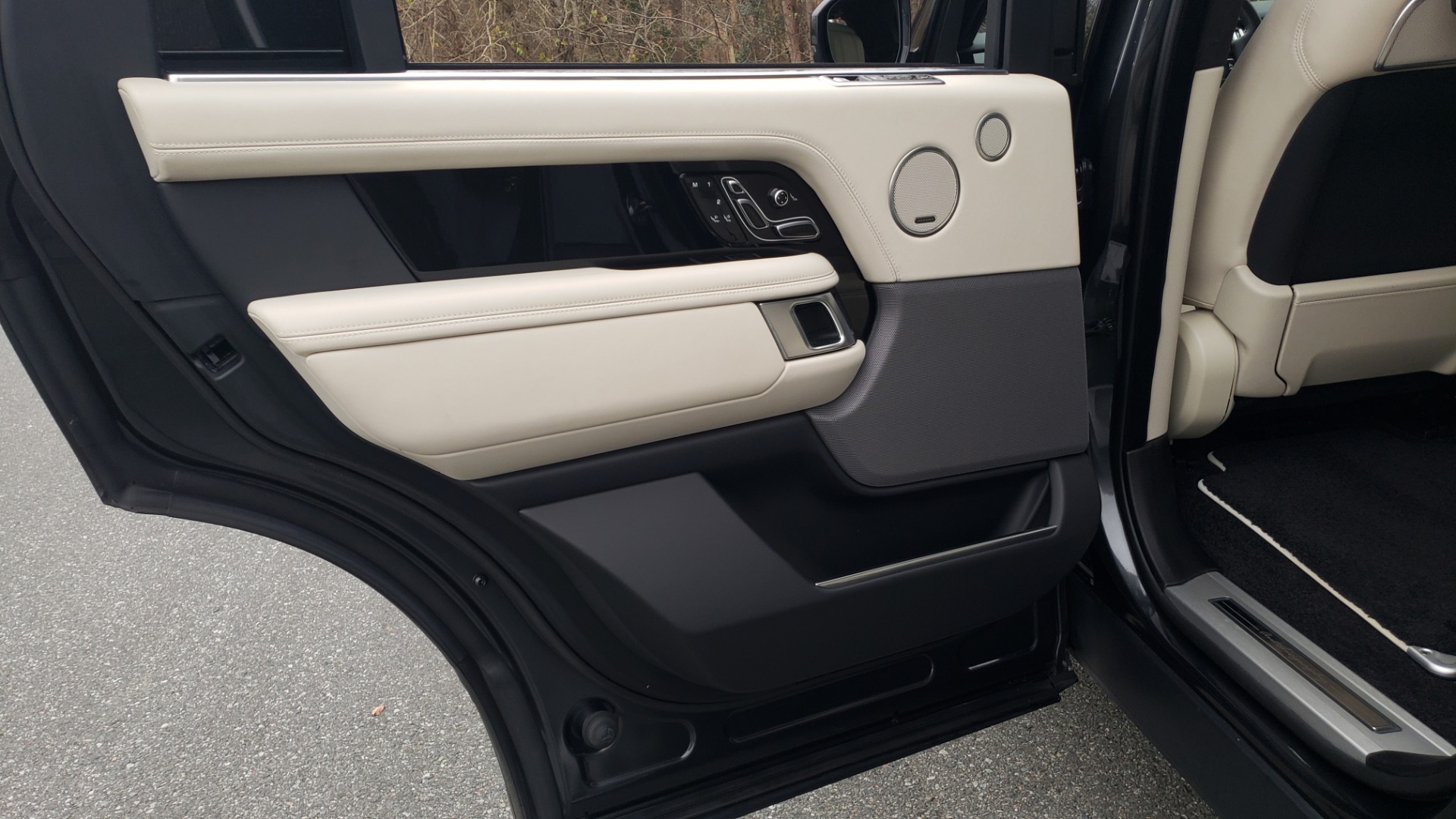 Used 2018 Land Rover RANGE ROVER AUTOBIOGRAPHY SC V8 / LONG / NAV / PANOROOF / ENT SYS / REARVIEW for sale Sold at Formula Imports in Charlotte NC 28227 69