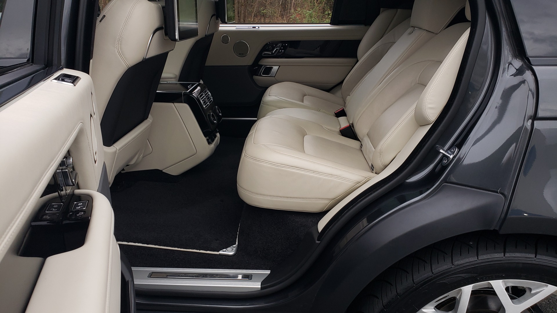 Used 2018 Land Rover RANGE ROVER AUTOBIOGRAPHY SC V8 / LONG / NAV / PANOROOF / ENT SYS / REARVIEW for sale Sold at Formula Imports in Charlotte NC 28227 72