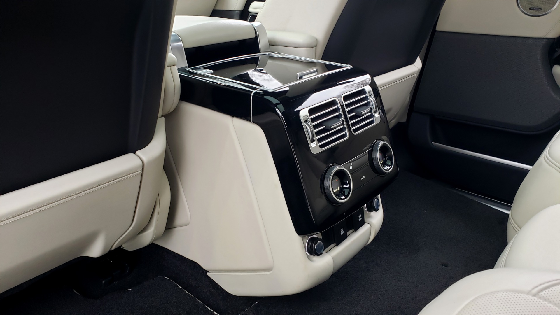 Used 2018 Land Rover RANGE ROVER AUTOBIOGRAPHY SC V8 / LONG / NAV / PANOROOF / ENT SYS / REARVIEW for sale Sold at Formula Imports in Charlotte NC 28227 74