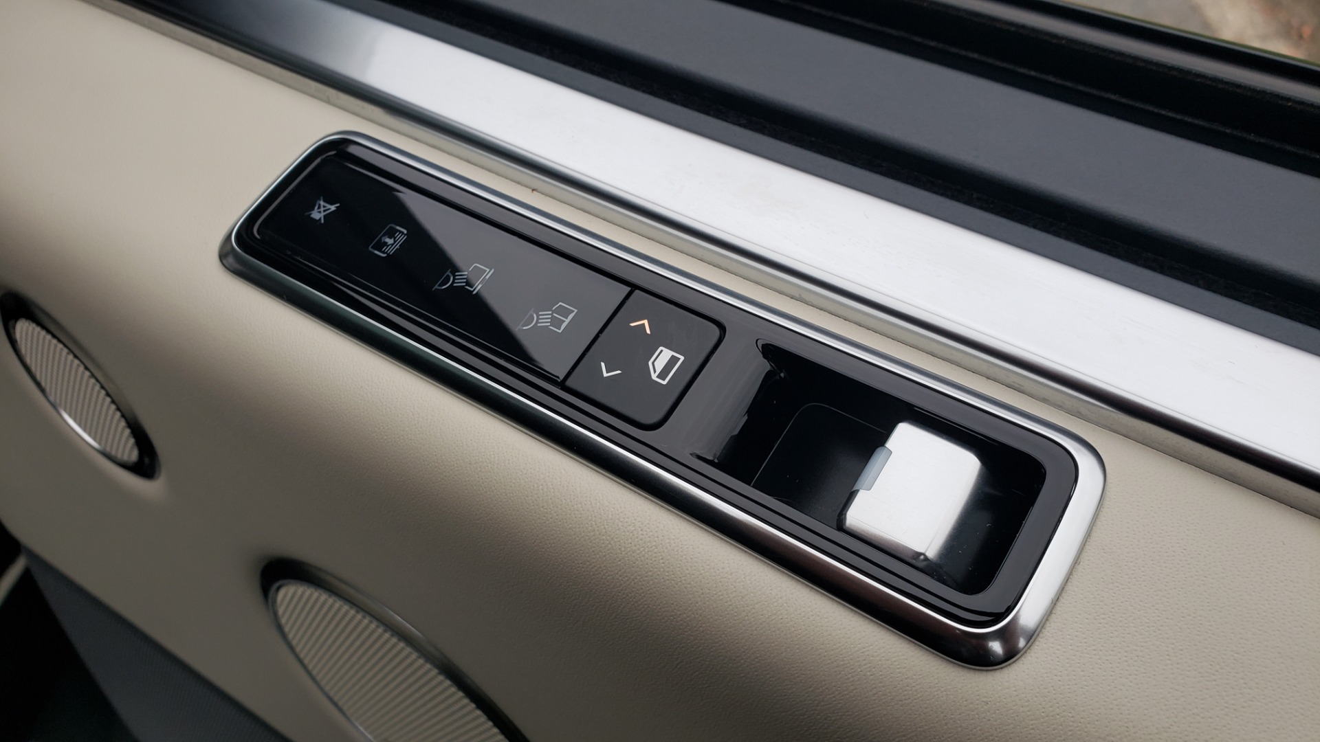 Used 2018 Land Rover RANGE ROVER AUTOBIOGRAPHY SC V8 / LONG / NAV / PANOROOF / ENT SYS / REARVIEW for sale Sold at Formula Imports in Charlotte NC 28227 82