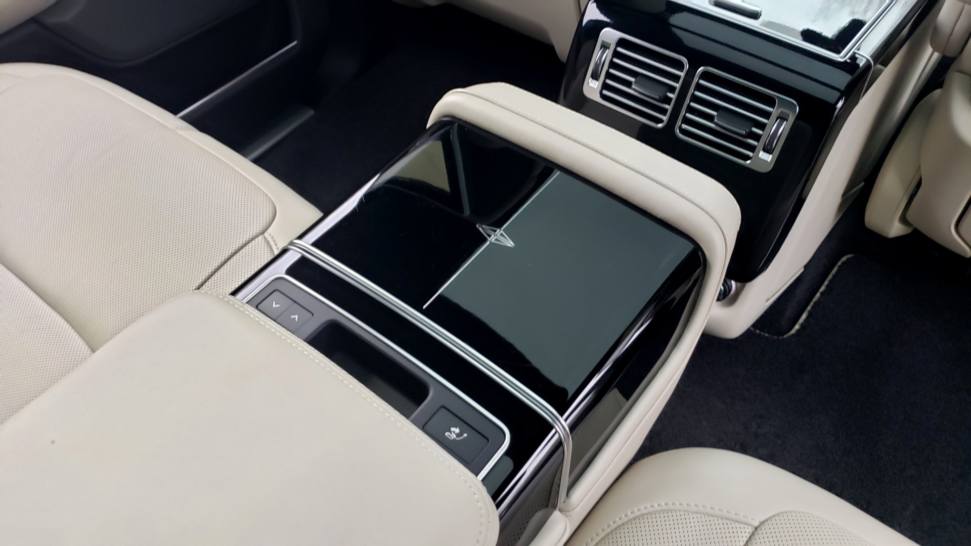 Used 2018 Land Rover RANGE ROVER AUTOBIOGRAPHY SC V8 / LONG / NAV / PANOROOF / ENT SYS / REARVIEW for sale Sold at Formula Imports in Charlotte NC 28227 88