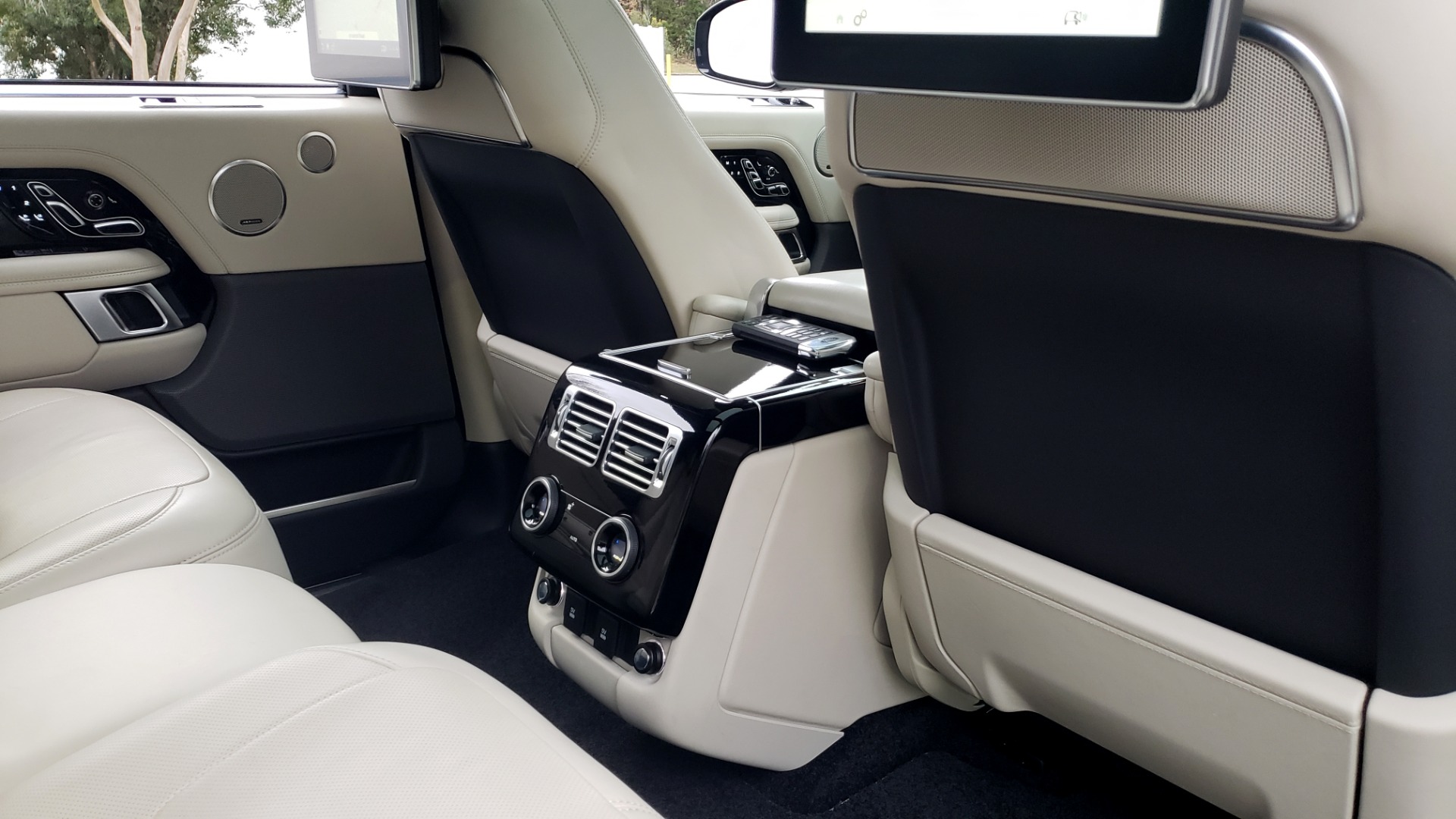 Used 2018 Land Rover RANGE ROVER AUTOBIOGRAPHY SC V8 / LONG / NAV / PANOROOF / ENT SYS / REARVIEW for sale Sold at Formula Imports in Charlotte NC 28227 89