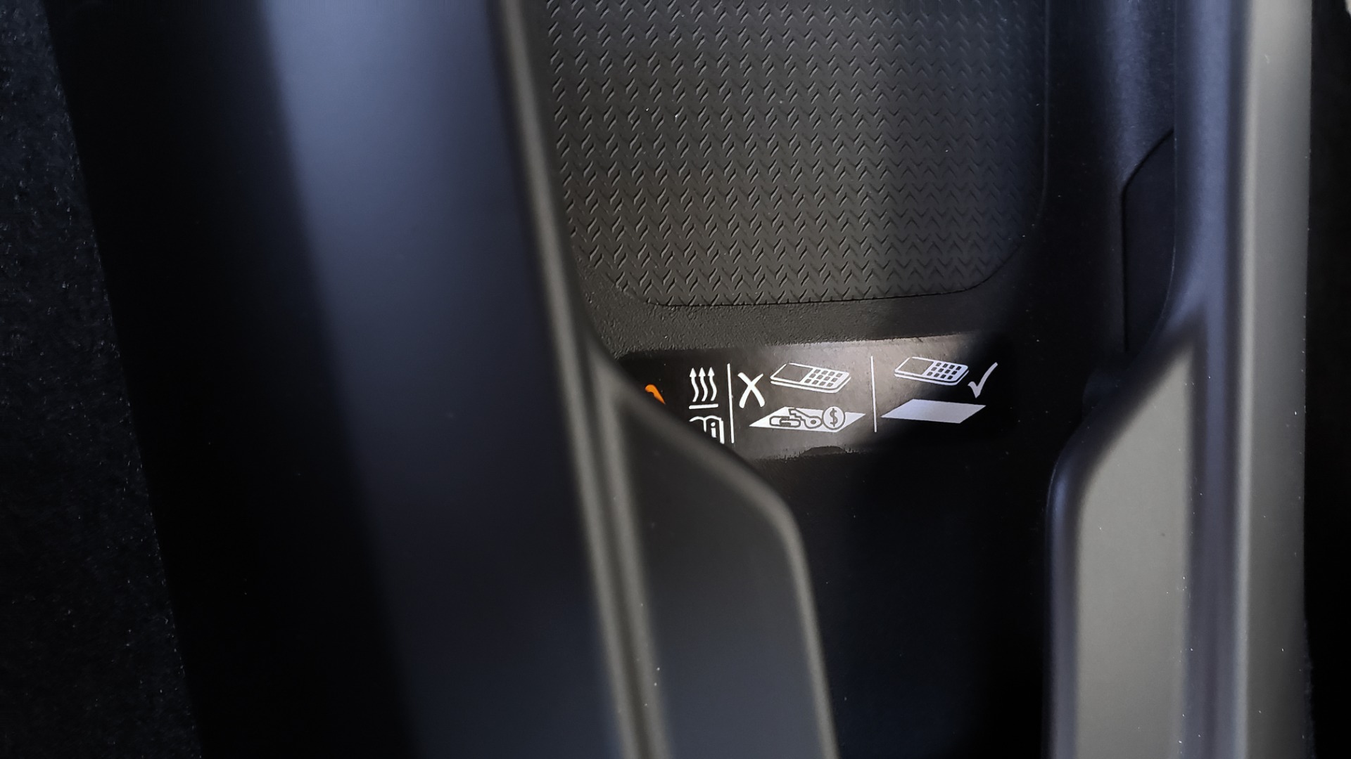 Used 2020 Chevrolet C8 CORVETTE STINGRAY 2LT COUPE / NAV / HUD / BOSE / GT2 SEATS / FRONT LIFT / REARVIEW for sale Sold at Formula Imports in Charlotte NC 28227 85