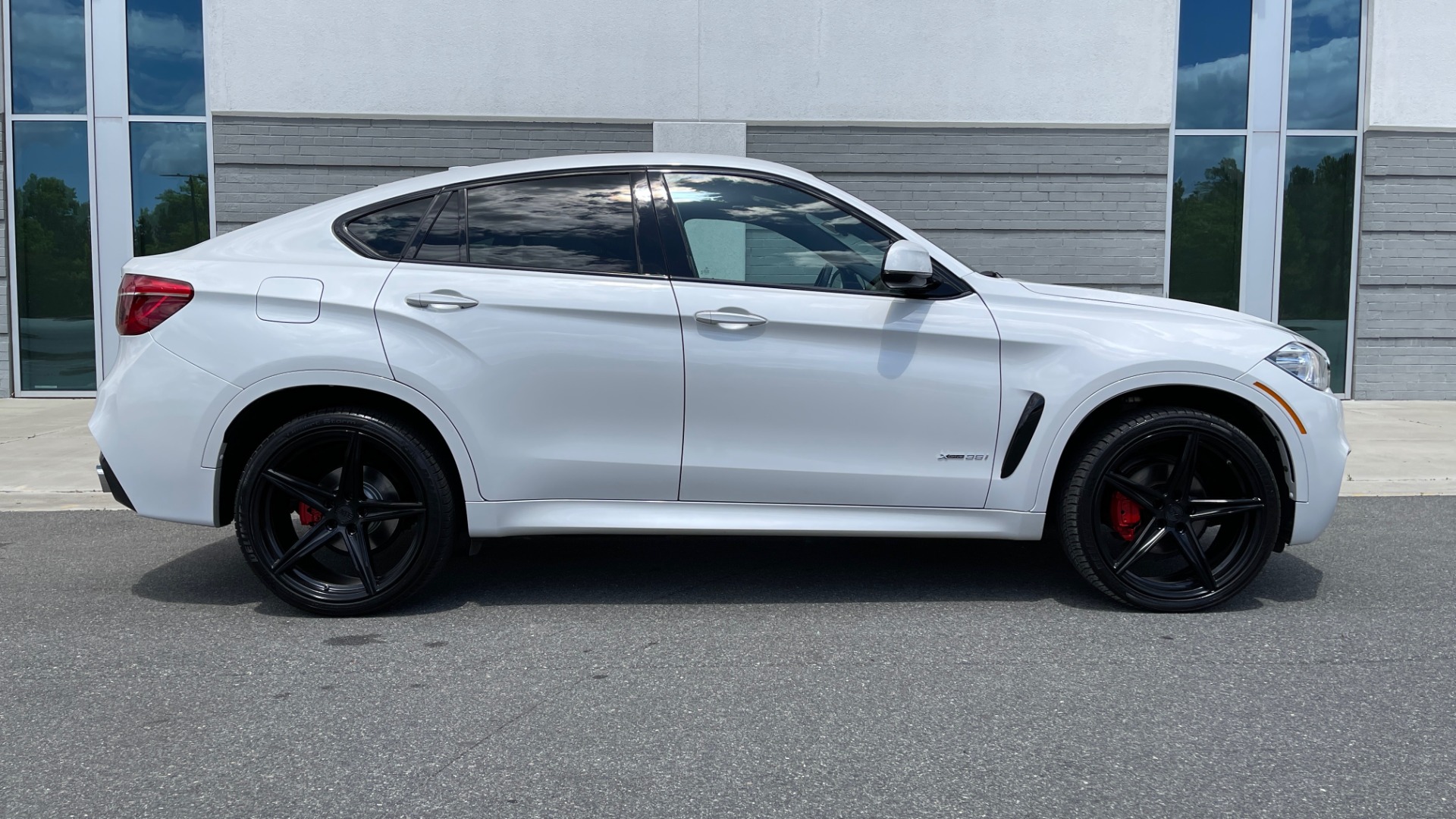 Used 2018 BMW X6 XDRIVE35I M-SPORT / NAV / DRVR ASST PLUS / ADAPT M-SUSP / REARVIEW for sale Sold at Formula Imports in Charlotte NC 28227 3
