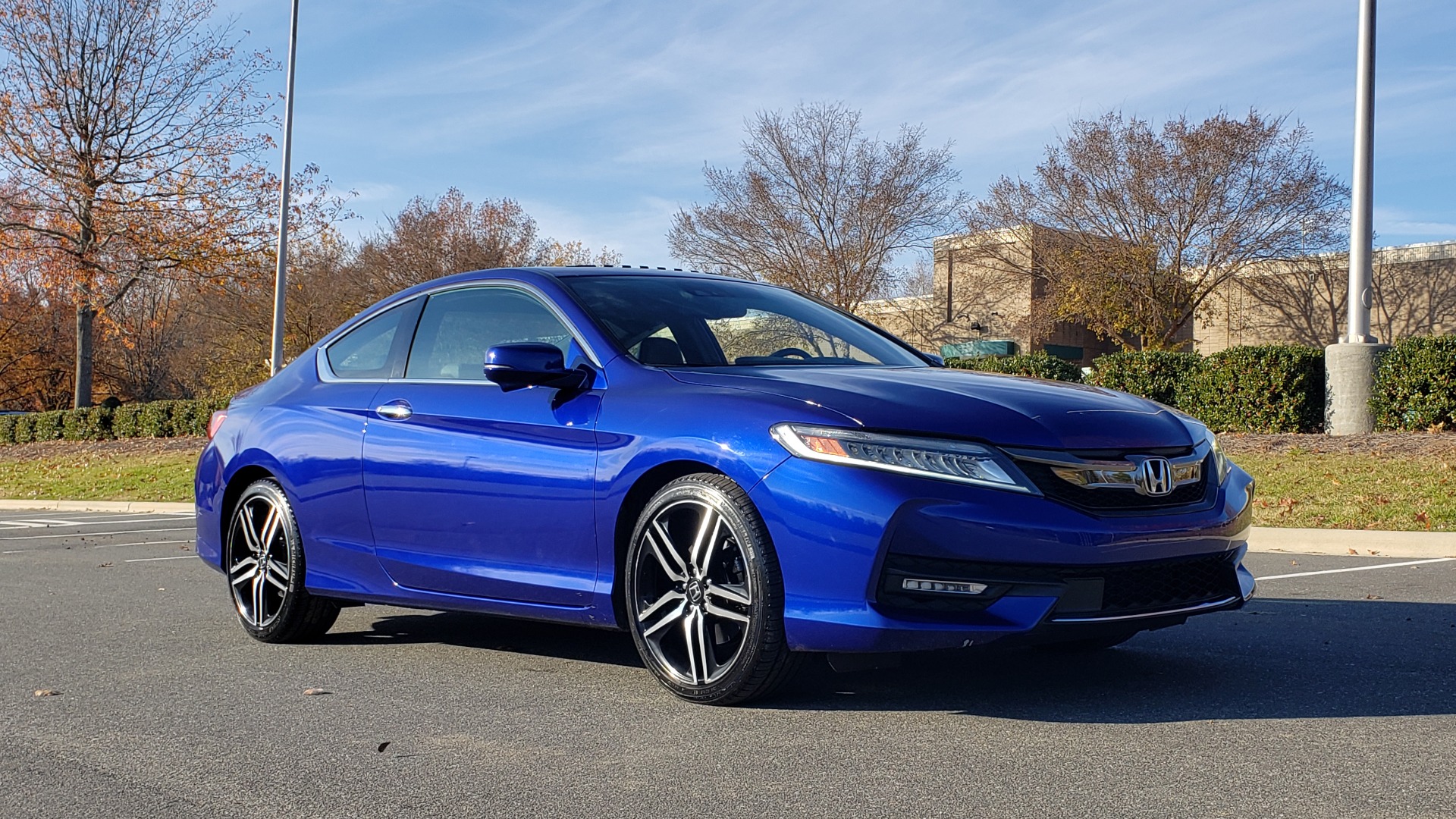 Used 2017 Honda ACCORD COUPE TOURING V6 / 2-DR / NAV / SUNROOF / LANEWATCH / CMBS for sale Sold at Formula Imports in Charlotte NC 28227 11