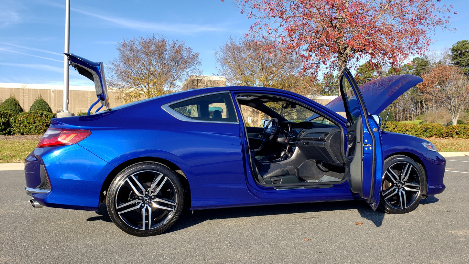 Used 2017 Honda ACCORD COUPE TOURING V6 / 2-DR / NAV / SUNROOF / LANEWATCH / CMBS for sale Sold at Formula Imports in Charlotte NC 28227 13