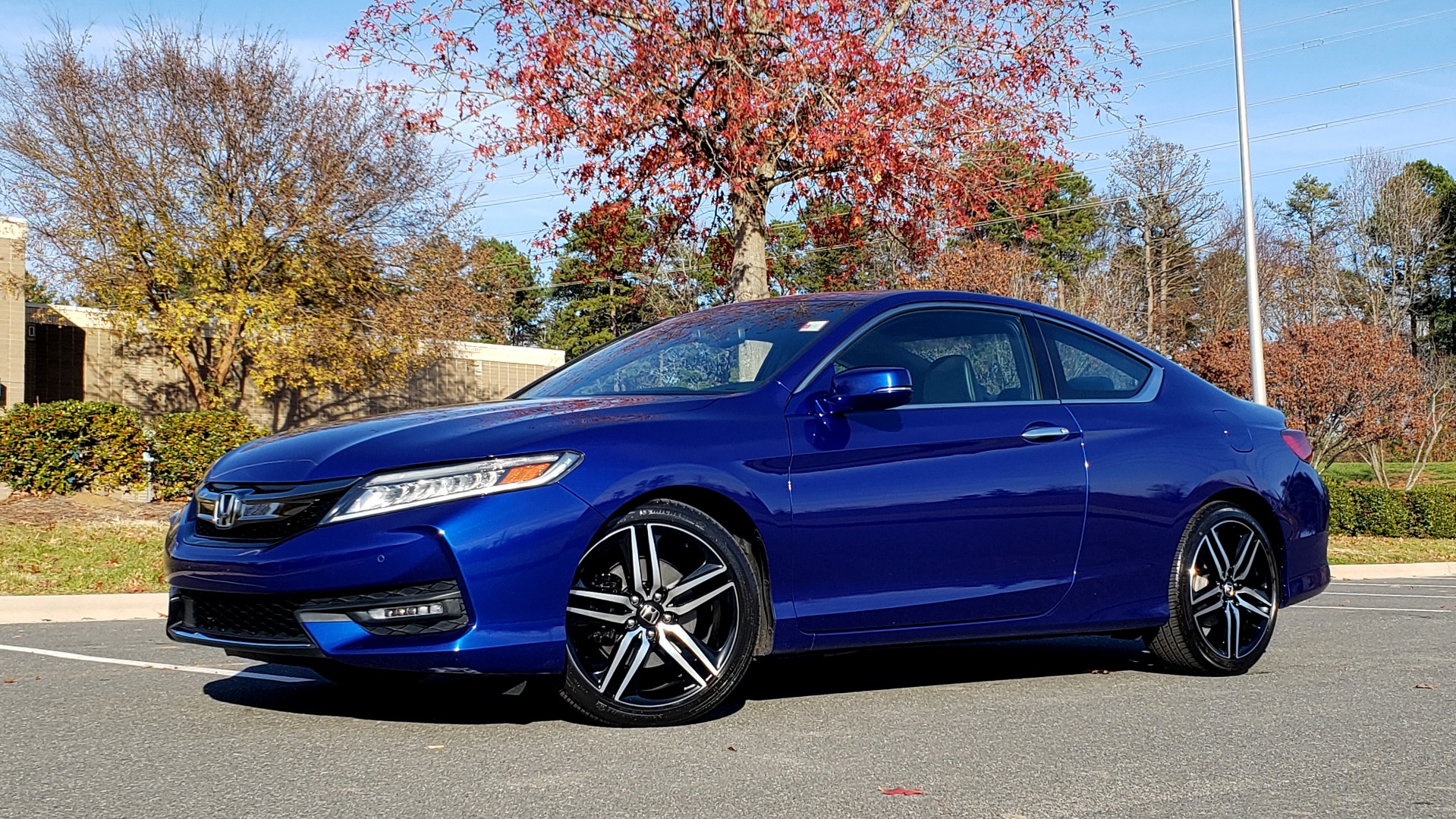 Used 2017 Honda ACCORD COUPE TOURING V6 / 2-DR / NAV / SUNROOF / LANEWATCH / CMBS for sale Sold at Formula Imports in Charlotte NC 28227 2