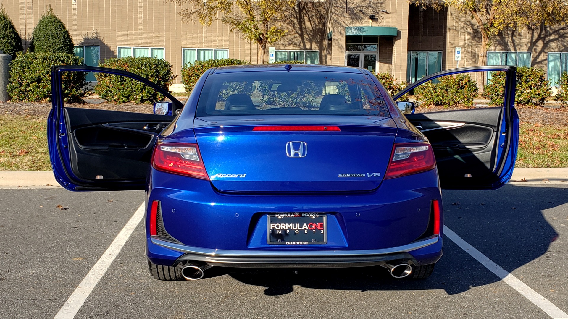 Used 2017 Honda ACCORD COUPE TOURING V6 / 2-DR / NAV / SUNROOF / LANEWATCH / CMBS for sale Sold at Formula Imports in Charlotte NC 28227 29