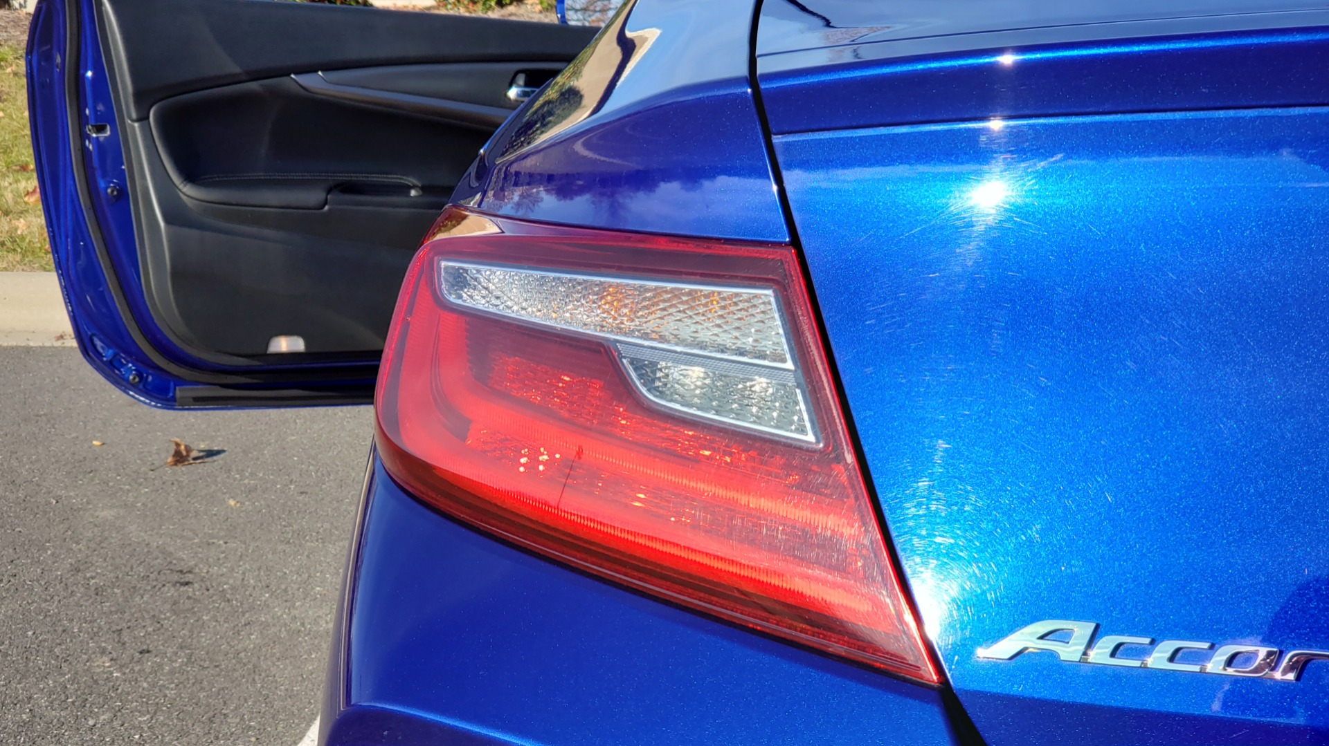 Used 2017 Honda ACCORD COUPE TOURING V6 / 2-DR / NAV / SUNROOF / LANEWATCH / CMBS for sale Sold at Formula Imports in Charlotte NC 28227 30