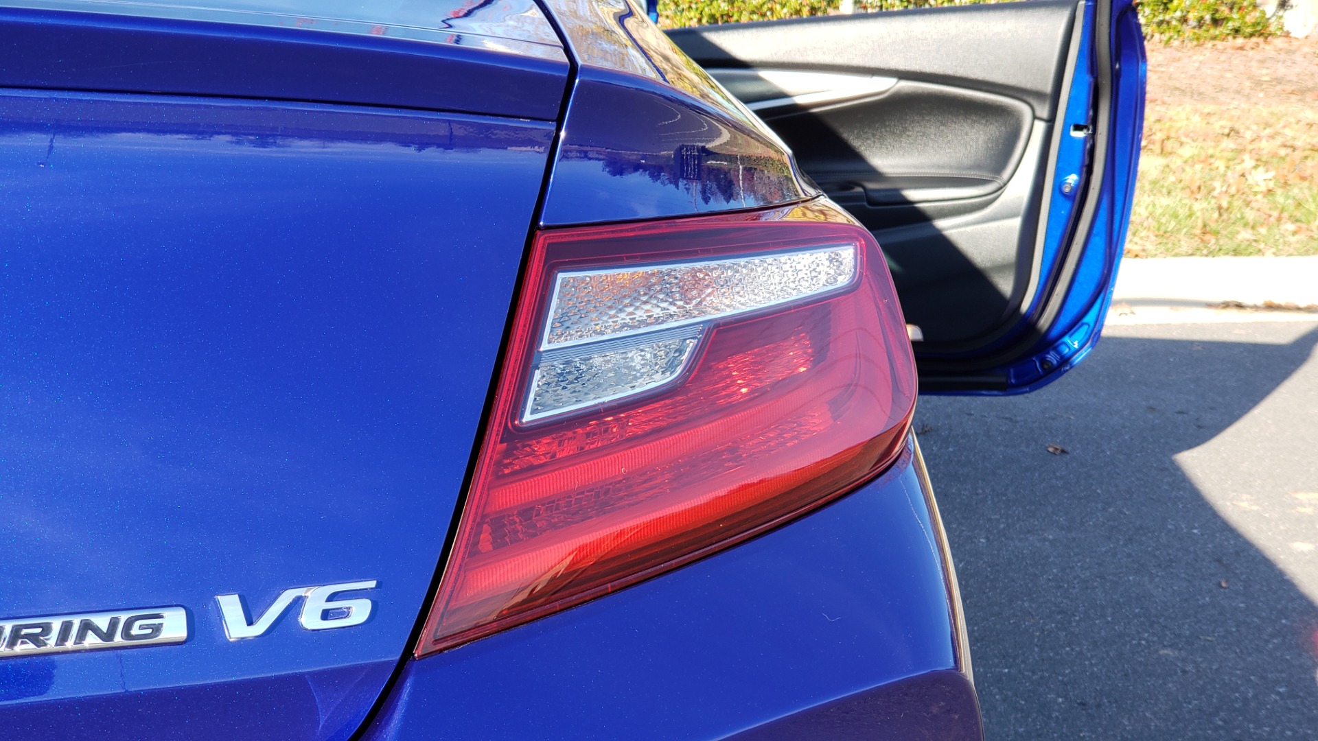Used 2017 Honda ACCORD COUPE TOURING V6 / 2-DR / NAV / SUNROOF / LANEWATCH / CMBS for sale Sold at Formula Imports in Charlotte NC 28227 31
