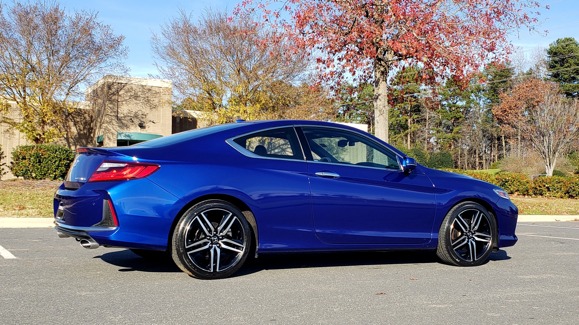 Used 2017 Honda ACCORD COUPE TOURING V6 / 2-DR / NAV / SUNROOF / LANEWATCH / CMBS for sale Sold at Formula Imports in Charlotte NC 28227 9