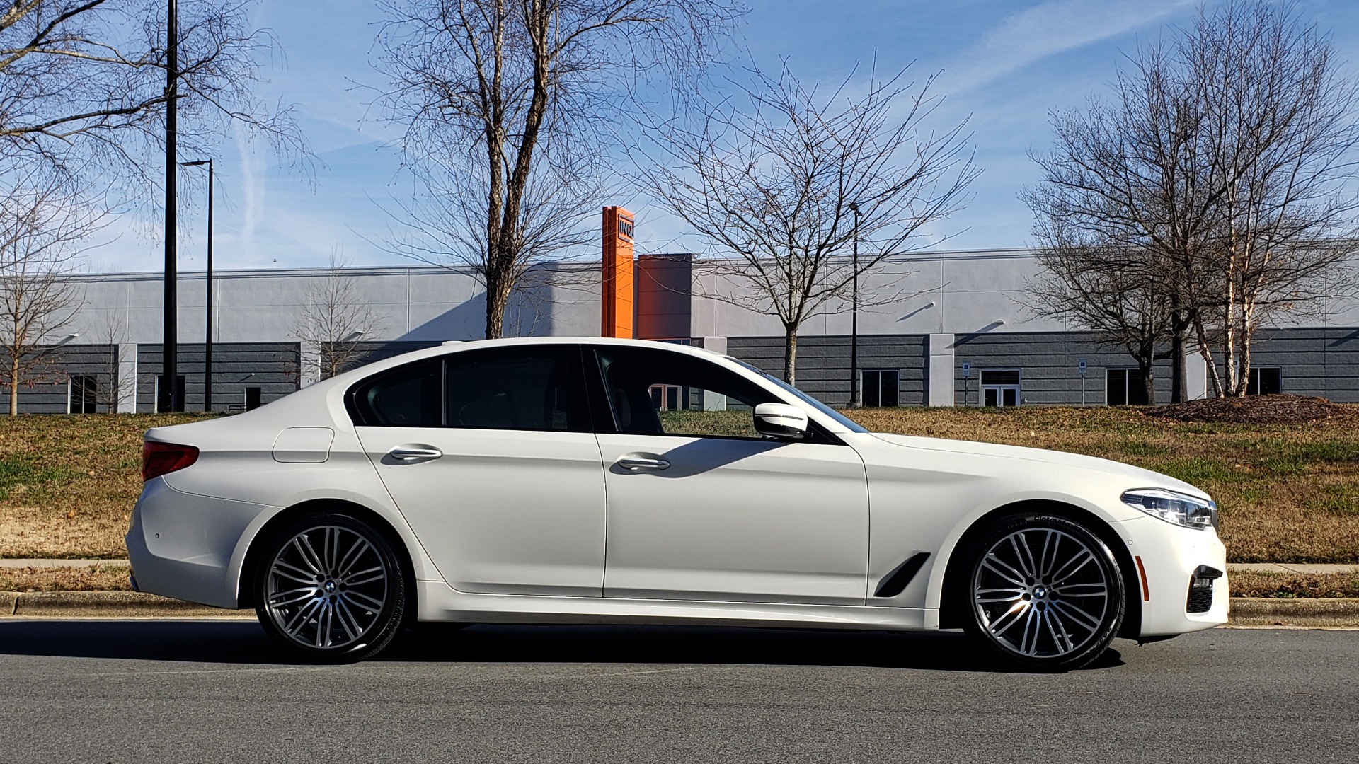 Used 2017 BMW 5 SERIES 540I PREMIUM / M-SPORT / PDC / APPLE CAR PLAY / WIFI for sale Sold at Formula Imports in Charlotte NC 28227 4