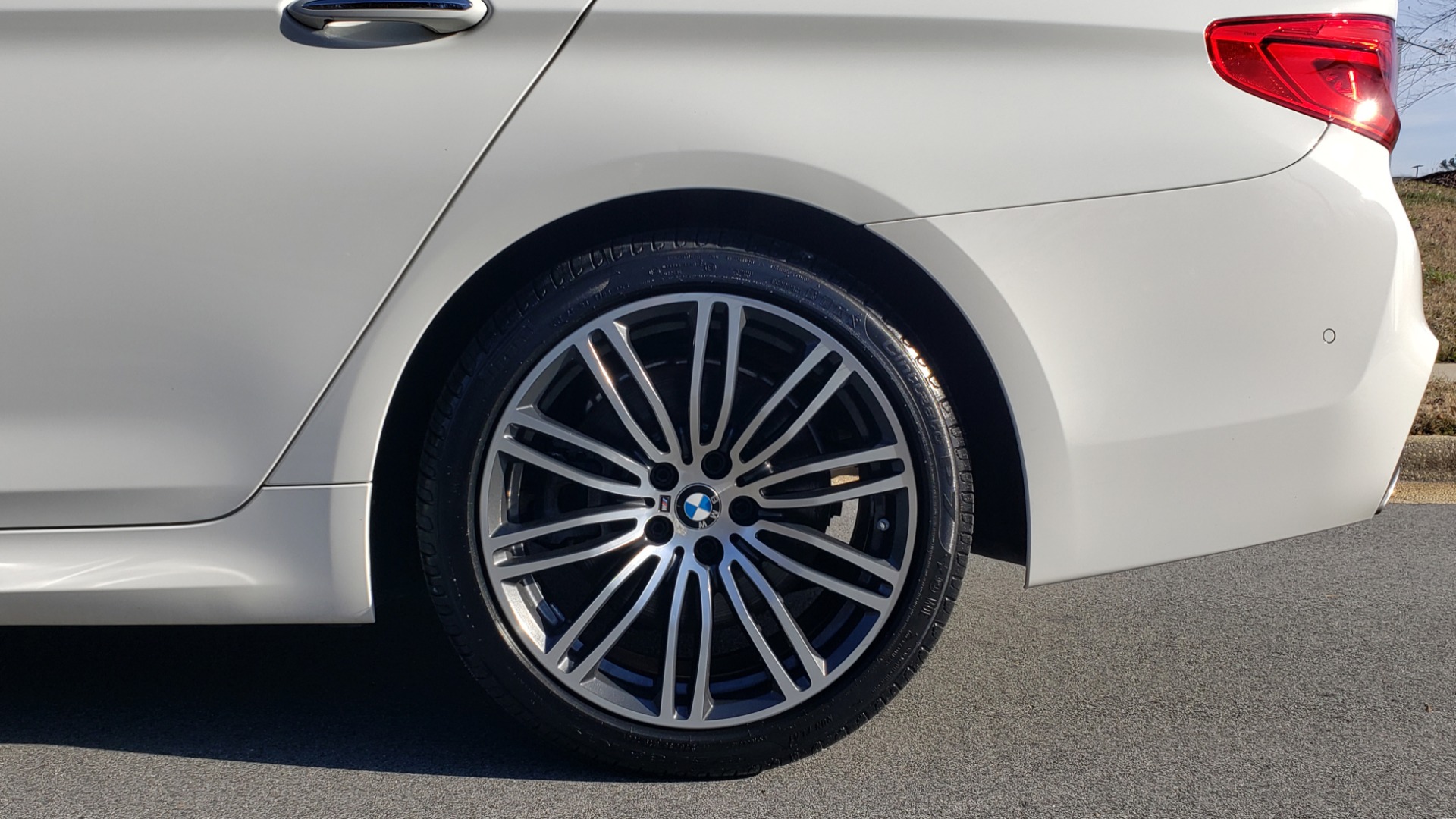 Used 2017 BMW 5 SERIES 540I PREMIUM / M-SPORT / PDC / APPLE CAR PLAY / WIFI for sale Sold at Formula Imports in Charlotte NC 28227 89