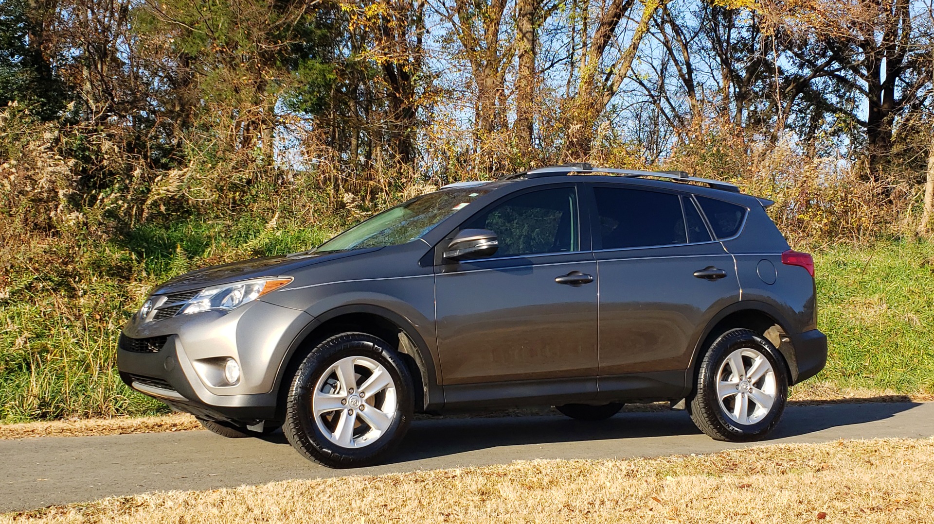 Used 2014 Toyota RAV4 XLE / FWD / 2.5L 4-CYL / 6-SPD AUTO / 17IN ALLOY / REARVIEW for sale Sold at Formula Imports in Charlotte NC 28227 2