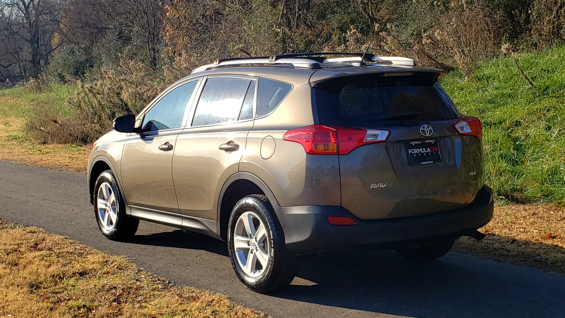 Used 2014 Toyota RAV4 XLE / FWD / 2.5L 4-CYL / 6-SPD AUTO / 17IN ALLOY / REARVIEW for sale Sold at Formula Imports in Charlotte NC 28227 4