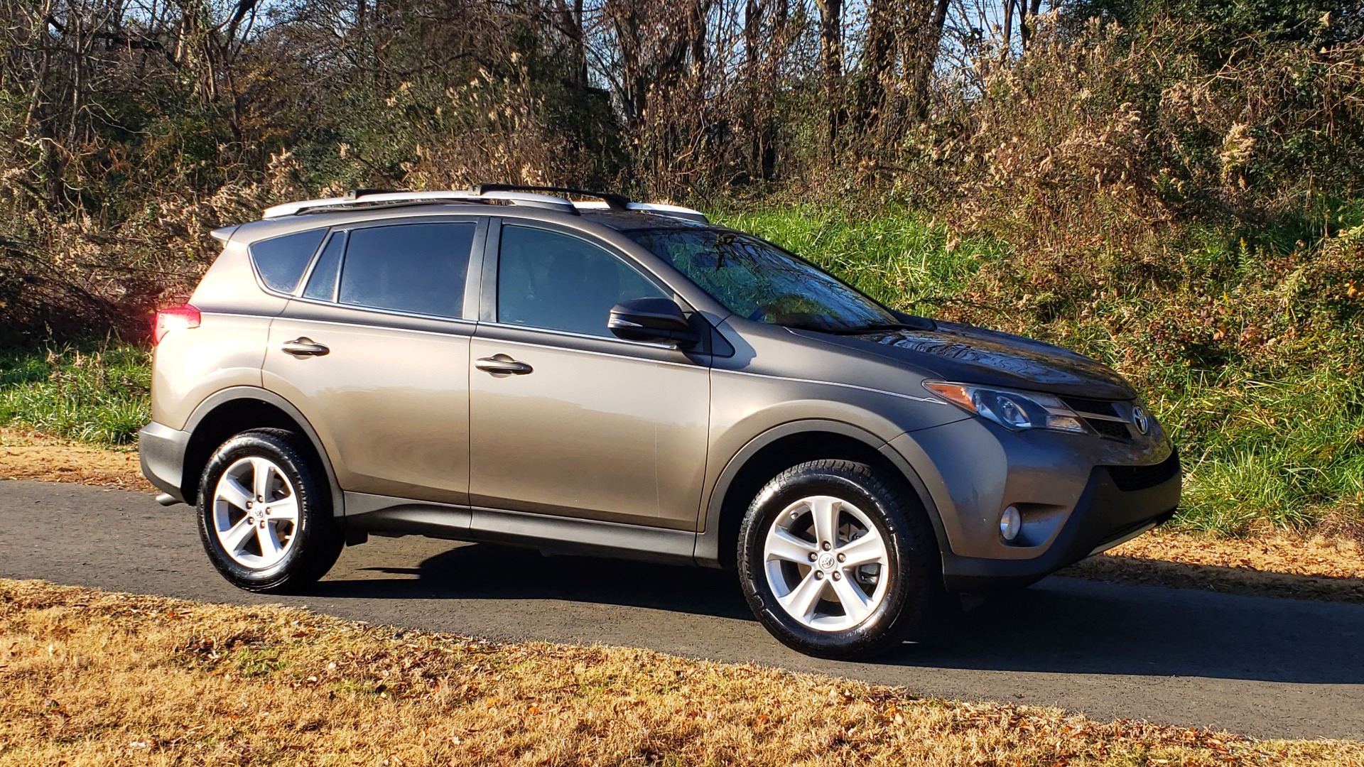 Used 2014 Toyota RAV4 XLE / FWD / 2.5L 4-CYL / 6-SPD AUTO / 17IN ALLOY / REARVIEW for sale Sold at Formula Imports in Charlotte NC 28227 6