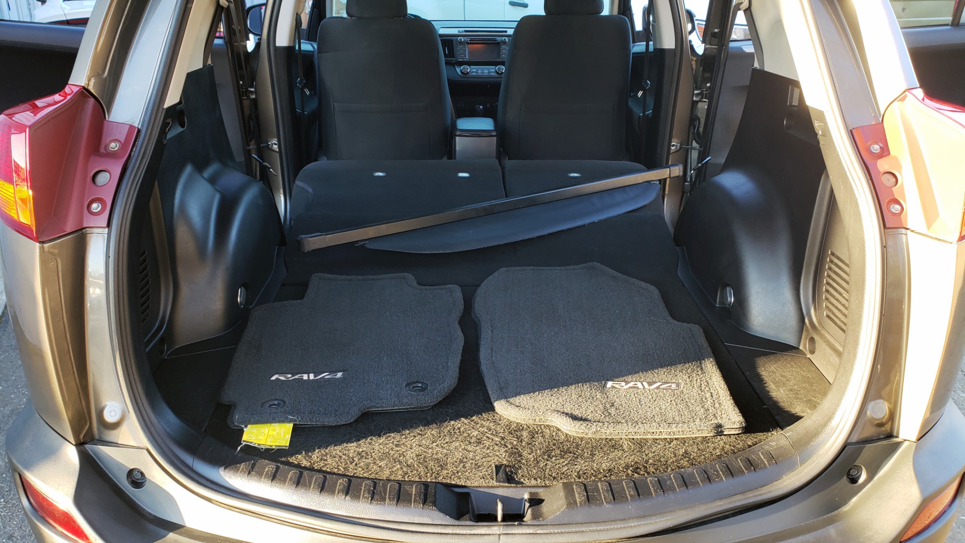 Used 2014 Toyota RAV4 XLE / FWD / 2.5L 4-CYL / 6-SPD AUTO / 17IN ALLOY / REARVIEW for sale Sold at Formula Imports in Charlotte NC 28227 60
