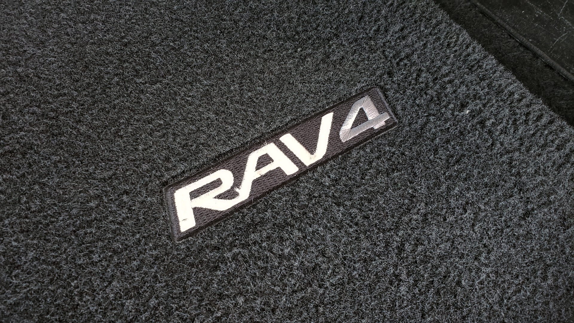 Used 2014 Toyota RAV4 XLE / FWD / 2.5L 4-CYL / 6-SPD AUTO / 17IN ALLOY / REARVIEW for sale Sold at Formula Imports in Charlotte NC 28227 62