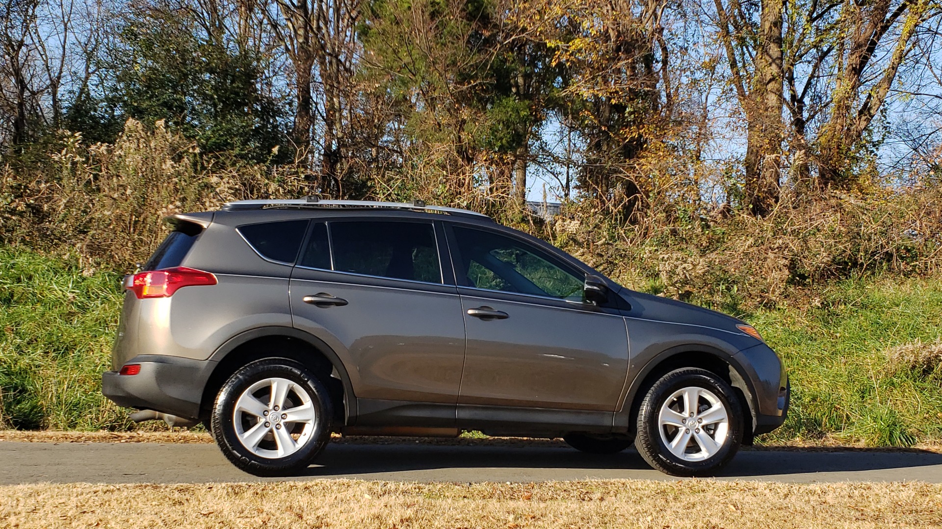 Used 2014 Toyota RAV4 XLE / FWD / 2.5L 4-CYL / 6-SPD AUTO / 17IN ALLOY / REARVIEW for sale Sold at Formula Imports in Charlotte NC 28227 7
