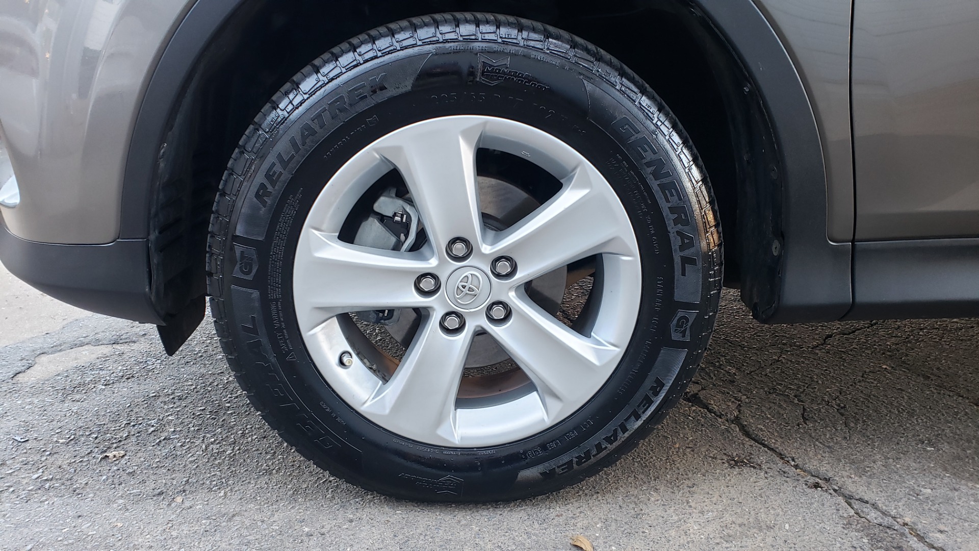 Used 2014 Toyota RAV4 XLE / FWD / 2.5L 4-CYL / 6-SPD AUTO / 17IN ALLOY / REARVIEW for sale Sold at Formula Imports in Charlotte NC 28227 75